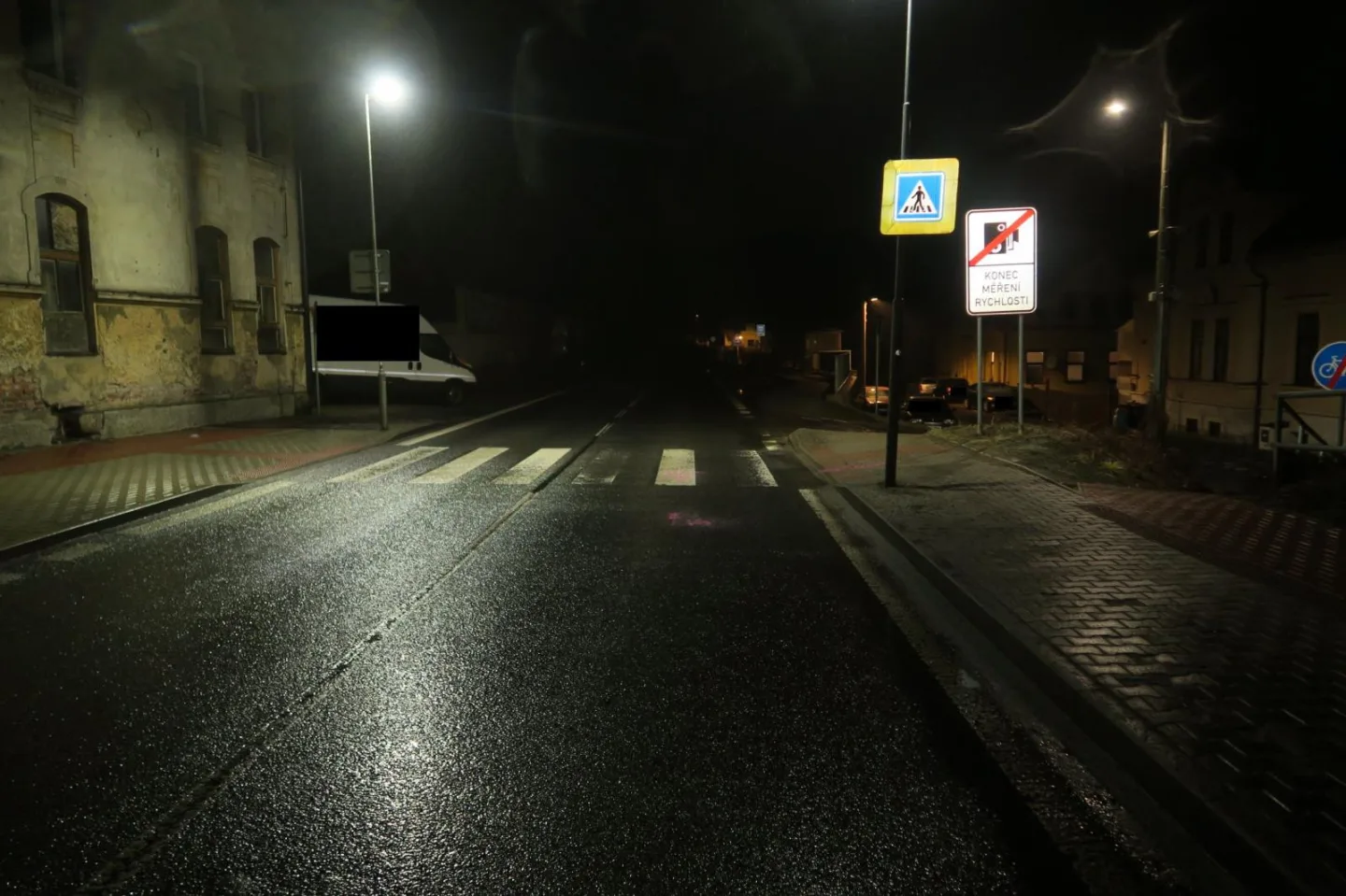 Řidič porazil v Lučanech na přechodu chlapce, z místa odjel. Policie hledá jeho i svědkyni