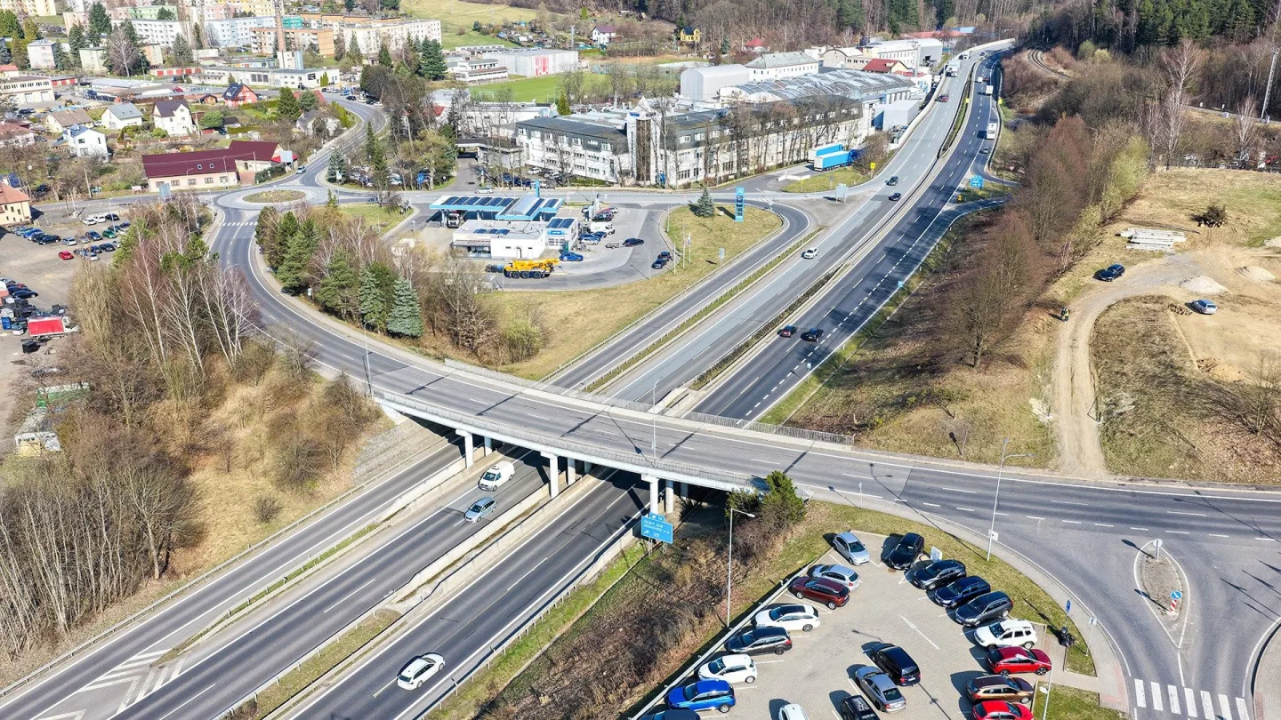 Rekonstrukce mostu přes rychlostku v Hodkovicích začne po Velikonocích. Čekejte komplikace