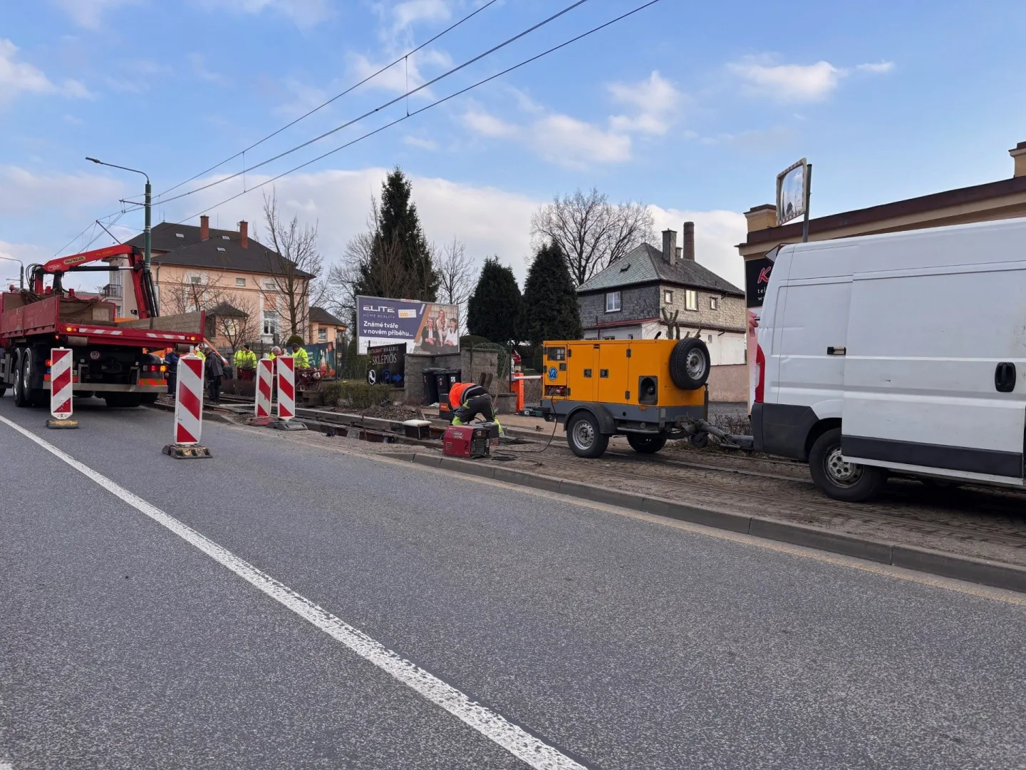 Tramvaje do Jablonce nejezdí. Kvůli pracím na trati je do pondělní půlnoci nahradily autobusy