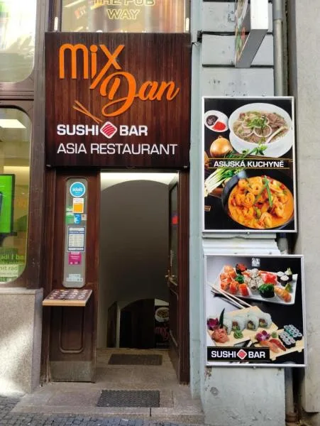 Inspektoři zavřeli kvůli špíně Sushi bar Mix Dan v Pražské ulici v Liberci