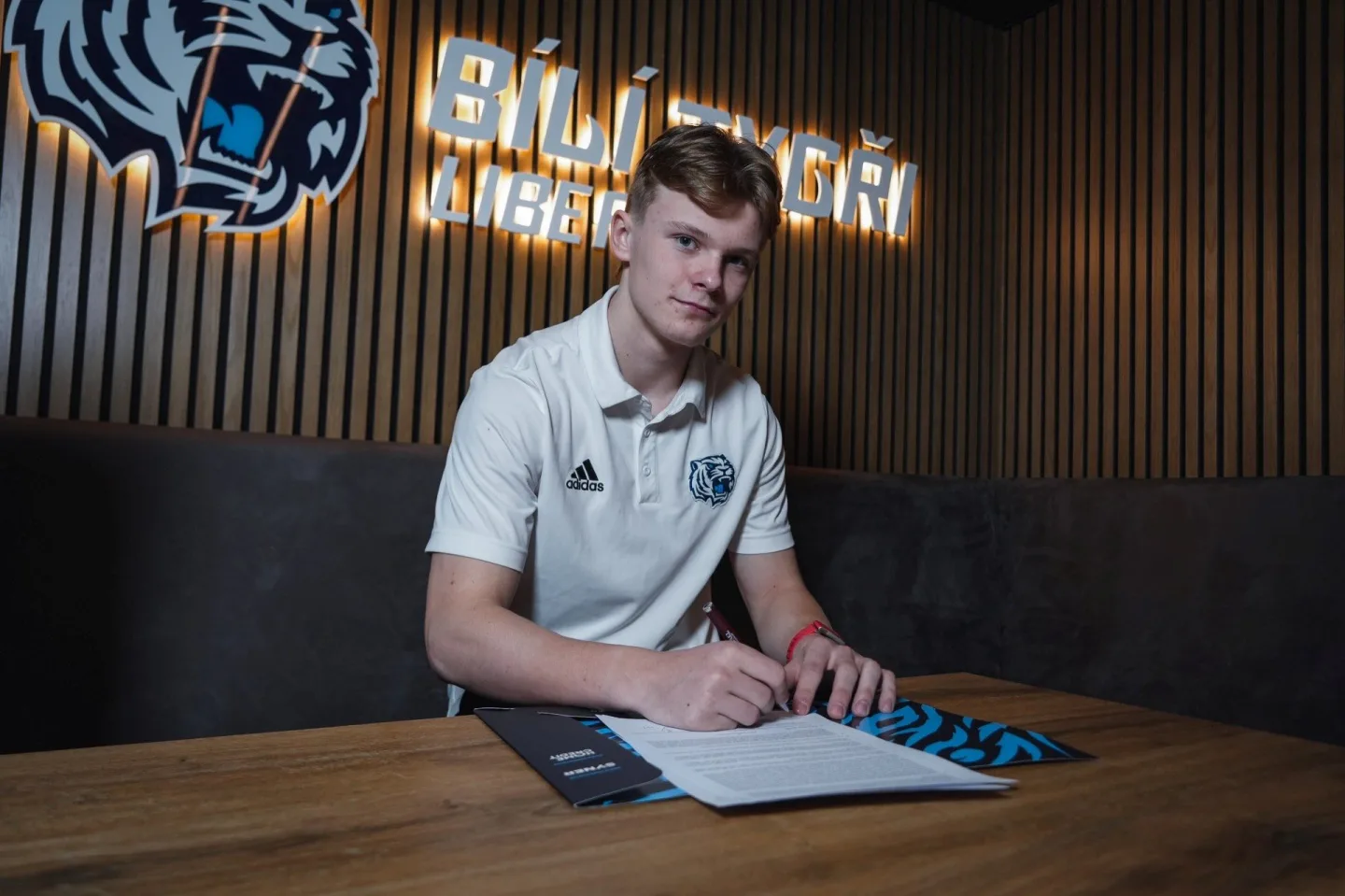 Bílí Tygři si pojistili profi smlouvou mladý talent, teprve 16letého Lukáše Kachlíře