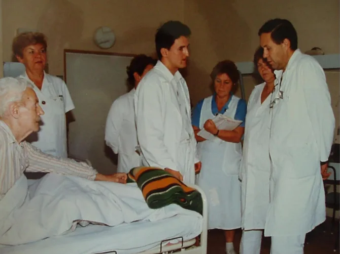 Prim. MUDr. Ivan Mikulíček při vizitě s prim. MUDr. J. Všetičkou (Jablonec n/N)
