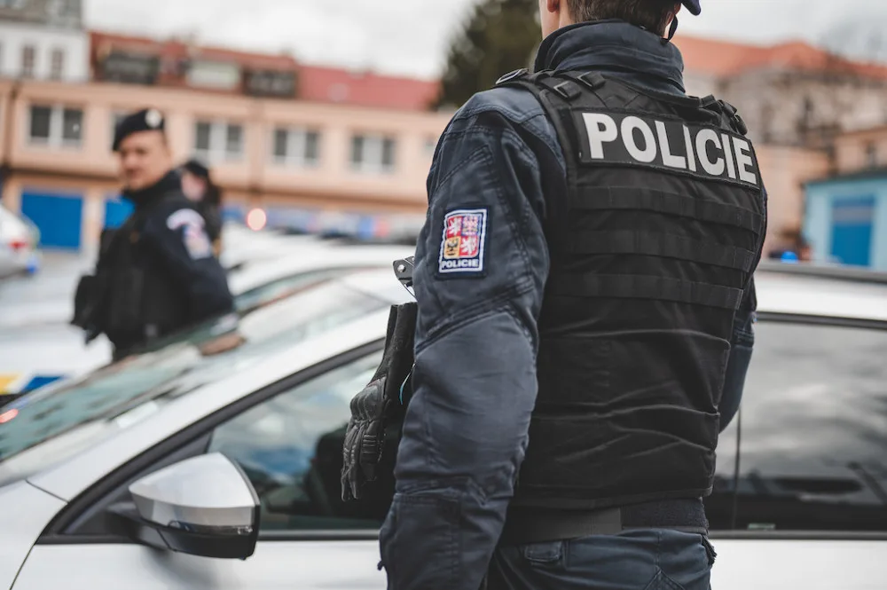 Brutální napadení před českolipskou diskotékou. Kopal do oběti, která se nebránila