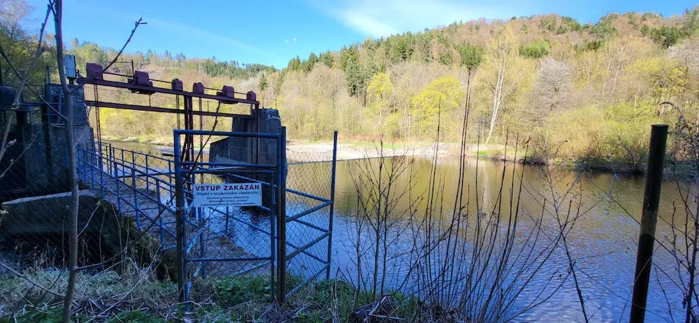Asociace vodní turistiky obvinila vodní elektrárnu Líšný z ohrožení Jizery