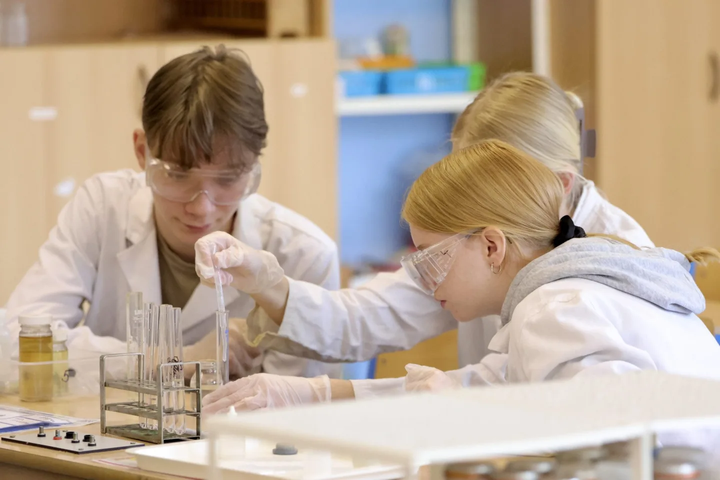 Dvě liberecké základky pořádají pro školy v kraji soutěž FunChemie. Zájem je obrovský
