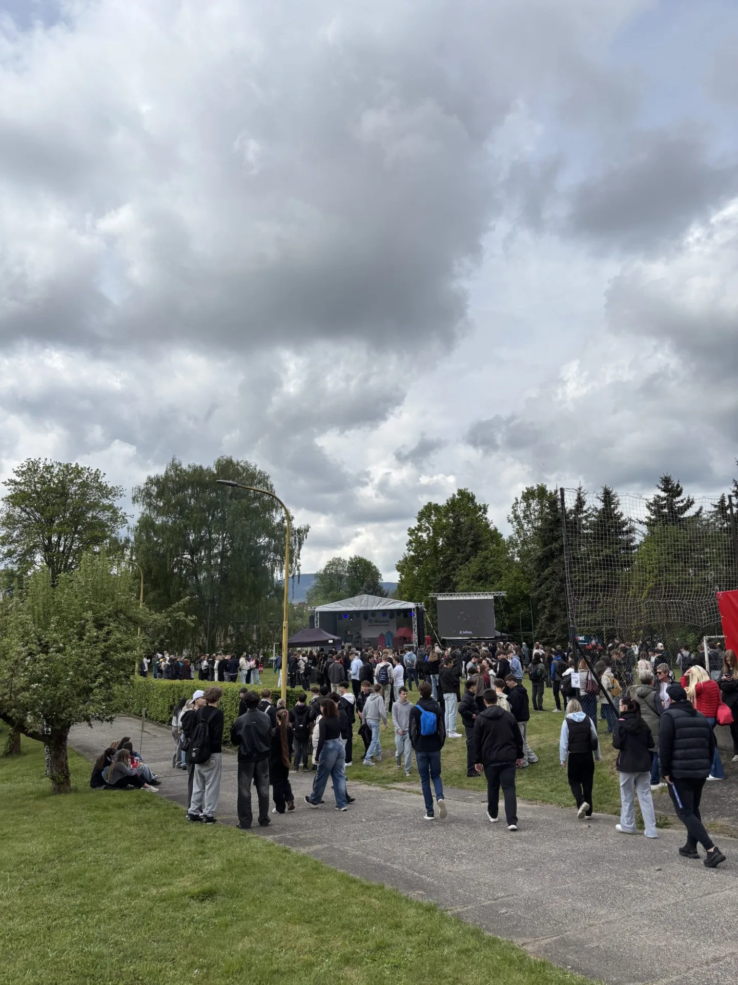 Majáles si celý zorganizovali sami studenti. Do areálu v Zeyerovce dorazilo 1300 lidí
