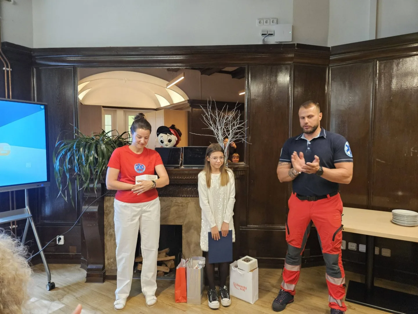 Šlo o život, nezklamala. Terezka díky ukázkovému hovoru s tísňovou linkou zachránila dědečka