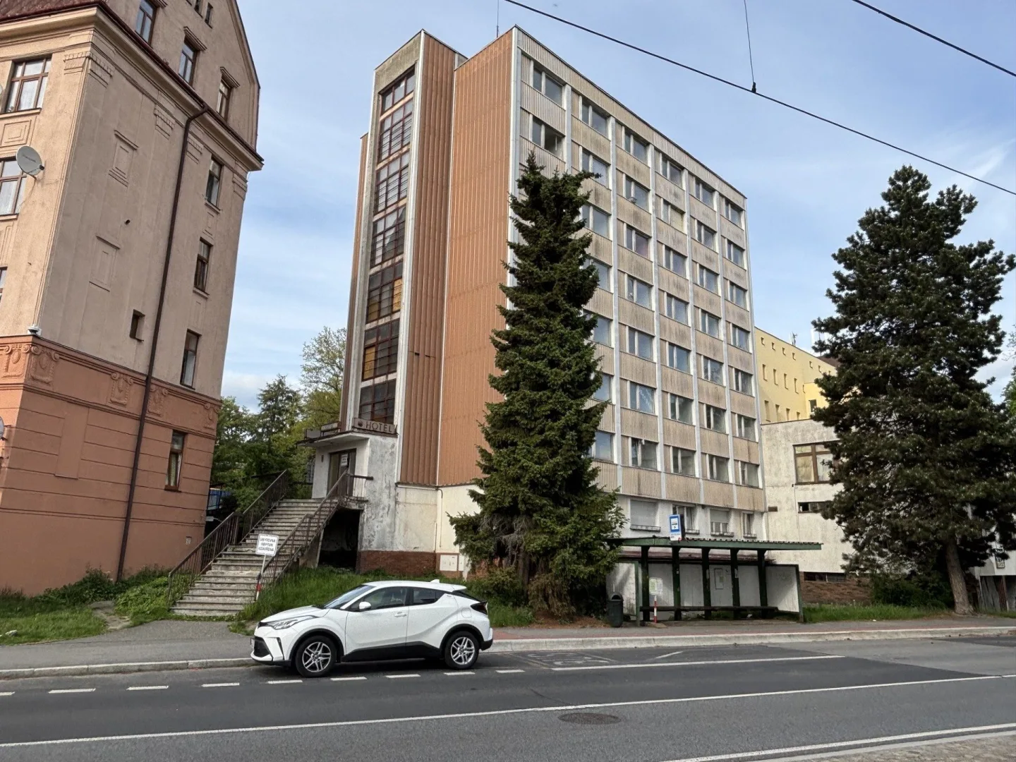 Problémová ubytovna Neptun v Jablonci n.N. je prázdná, město chystá rekonstrukci