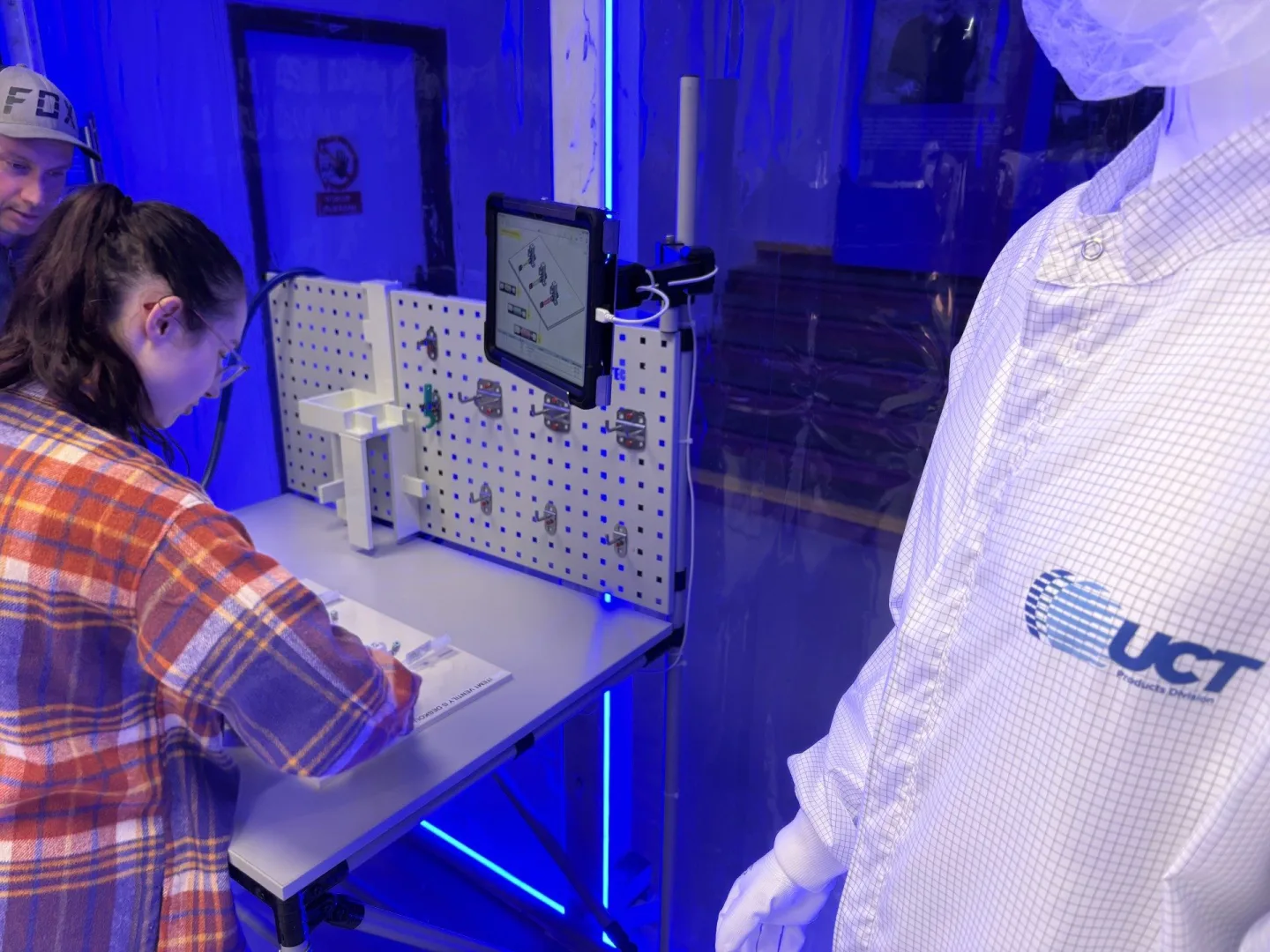 Dnešní svět bez nich nefunguje. Unikátní expozice mikroelektroniky v Liberci ukazuje výrobu čipů