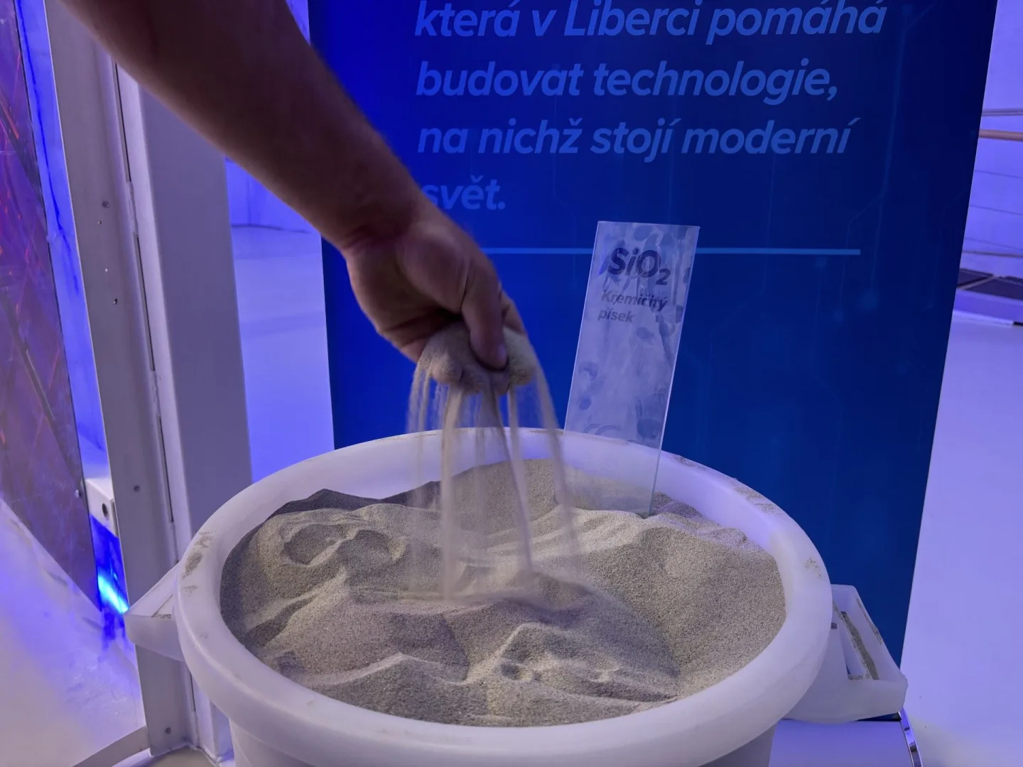 Dnešní svět bez nich nefunguje. Unikátní expozice mikroelektroniky v Liberci ukazuje výrobu čipů