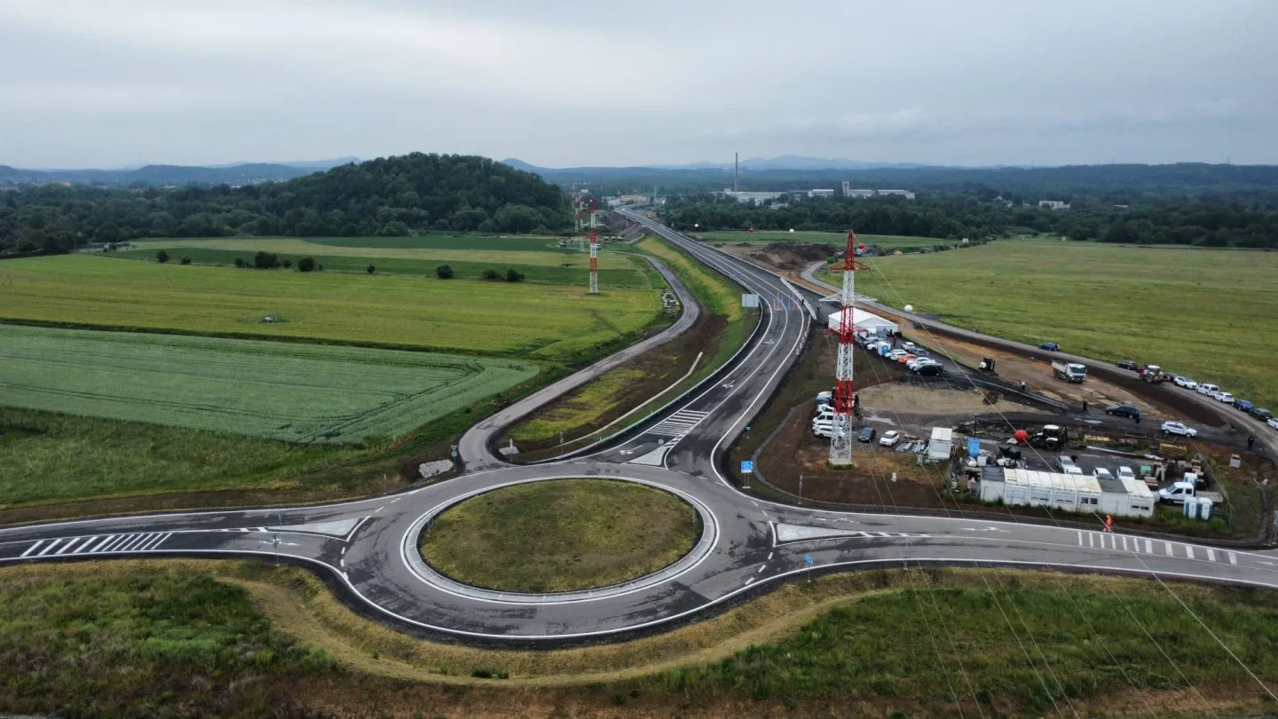 Střední část obchvatu České Lípy je hotová, z města odvede část tranzitní dopravy