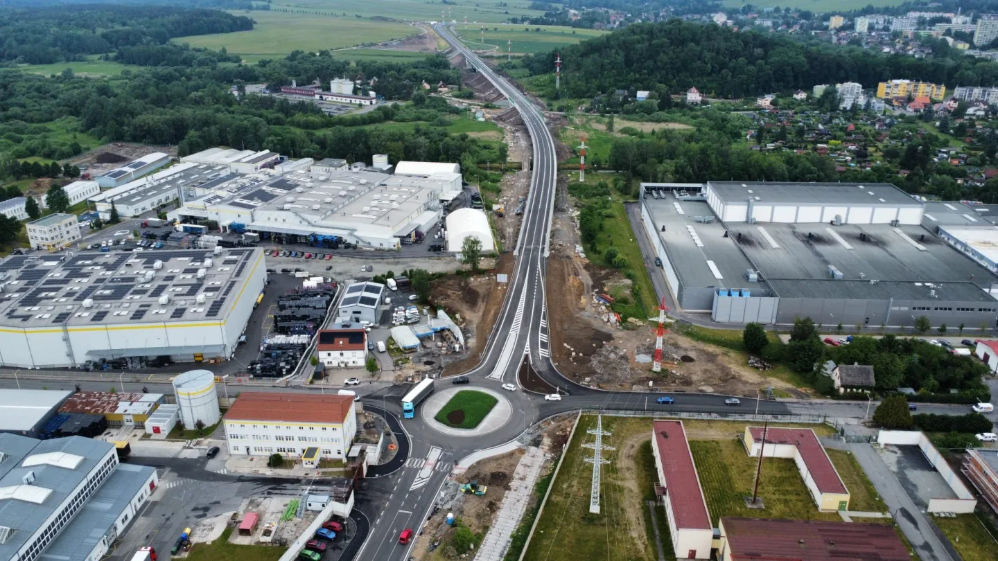 Střední část obchvatu České Lípy je hotová, z města odvede část tranzitní dopravy