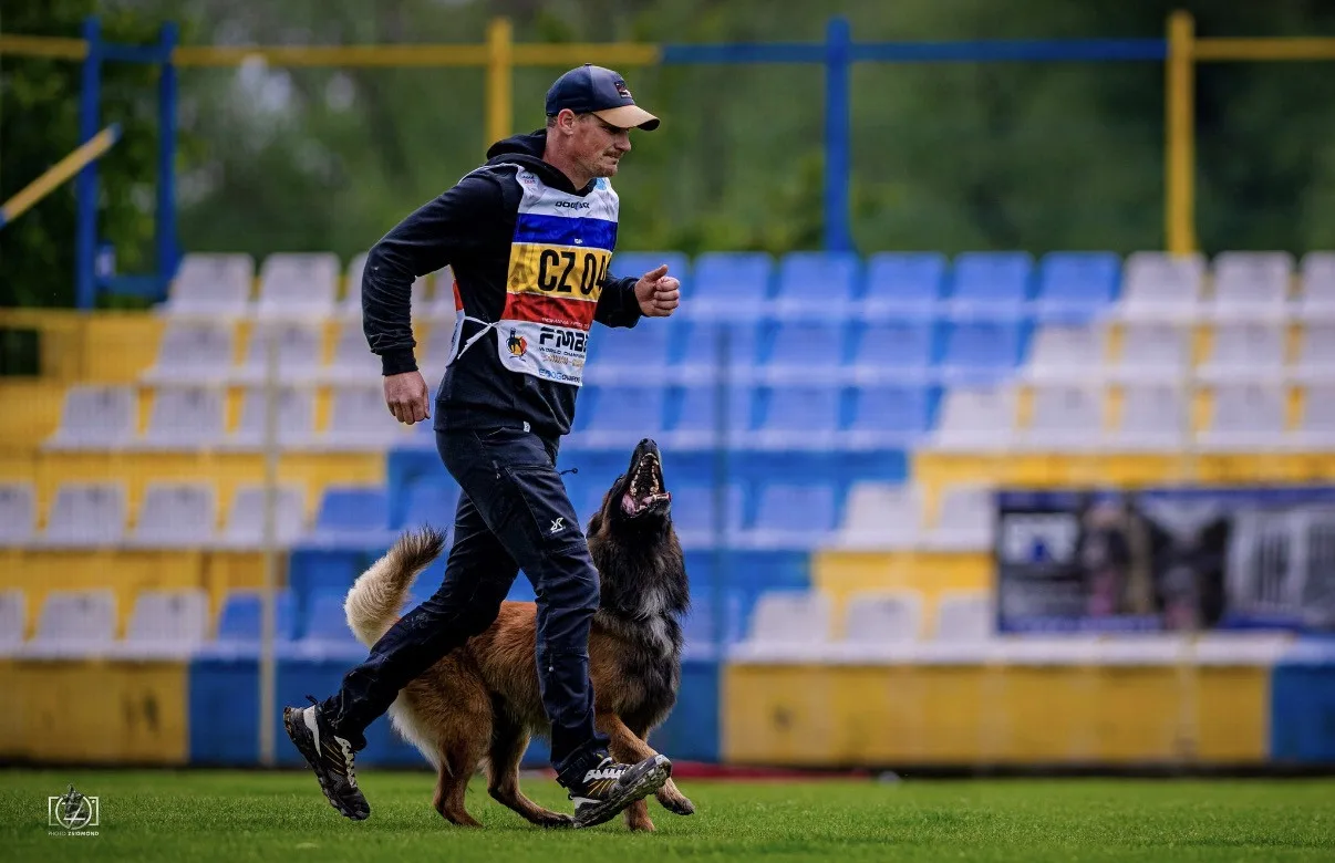 Světový úspěch: Liberecký policejní psovod bral se svým psem Alligatorem bronz z MS