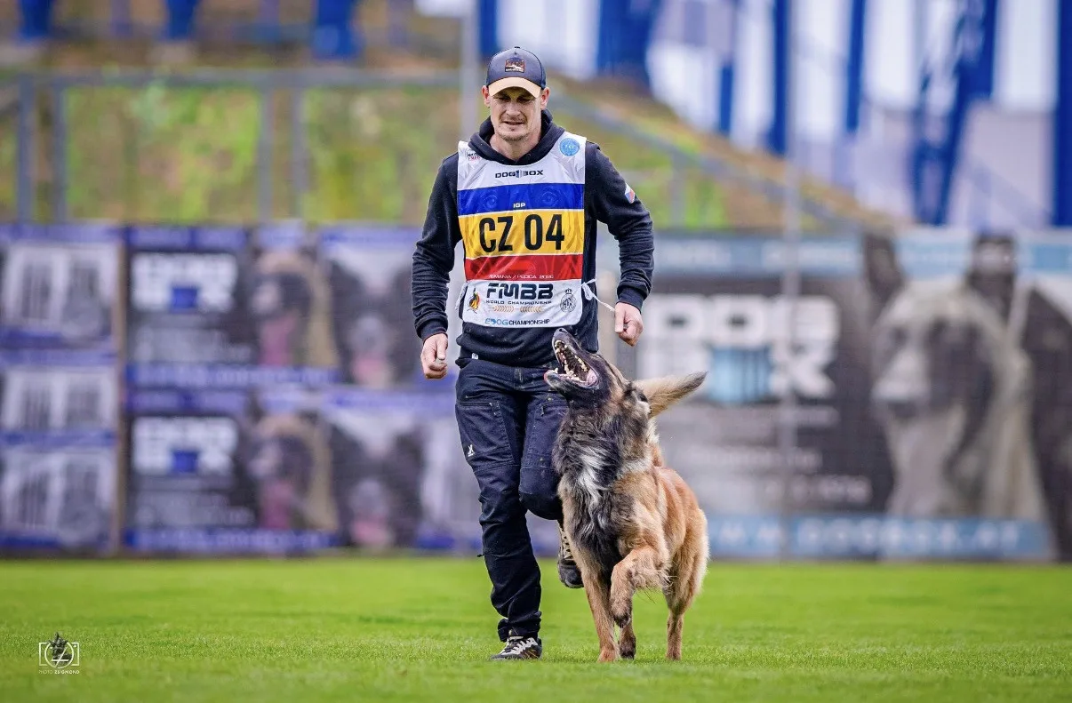 Světový úspěch: Liberecký policejní psovod bral se svým psem Alligatorem bronz z MS