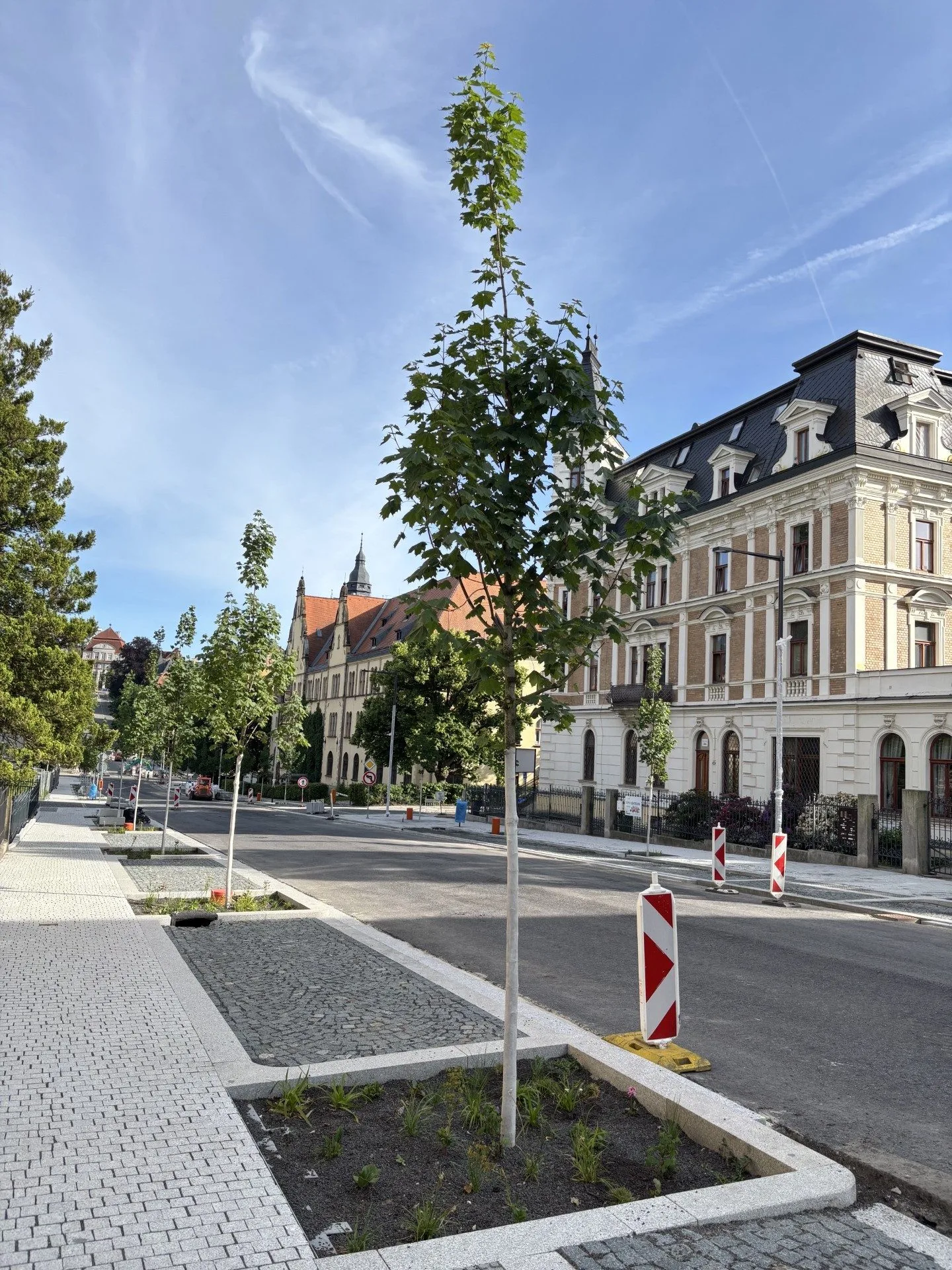 Rekonstrukce Vítězné finišuje, kvůli pokládce finálního asfaltu je znovu pro dopravu uzavřena