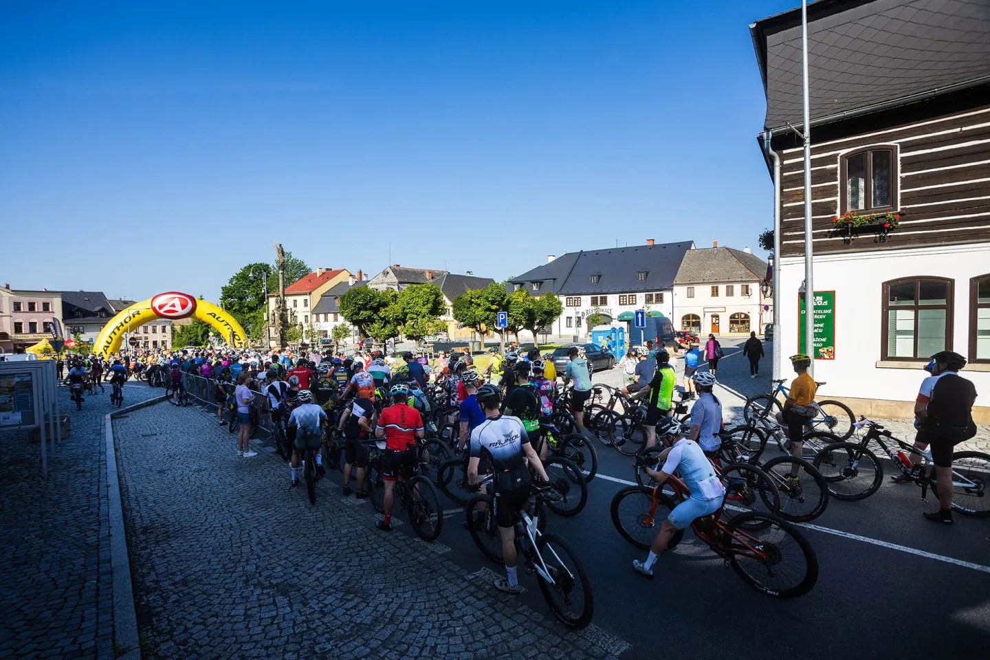 Malevil Cup startuje: téměř tisíc bikerů z jedenácti zemí míří do Lužických hor