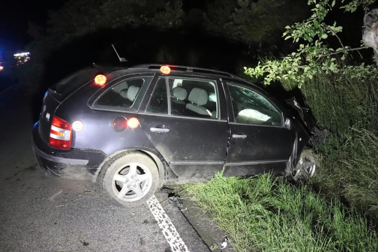 Opilý mladík se chtěl po havárii vyhnout setkání s policisty, jenže si je omylem stopnul