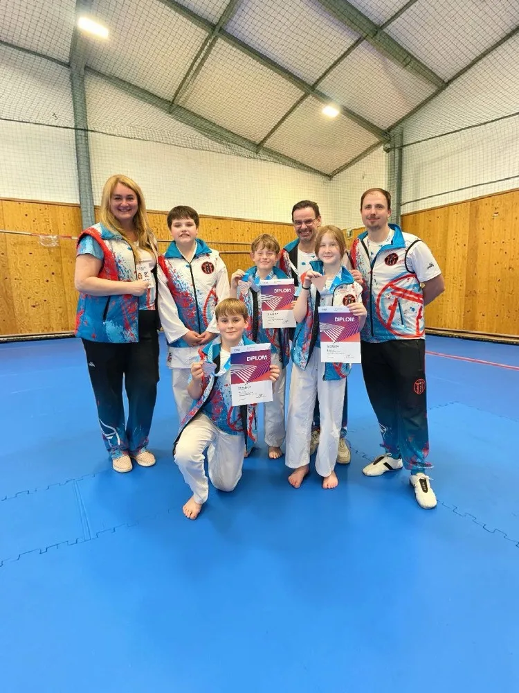 Karate Slavia Liberec slaví 50 let. Na mistrovství republiky vybojovala tři medaile