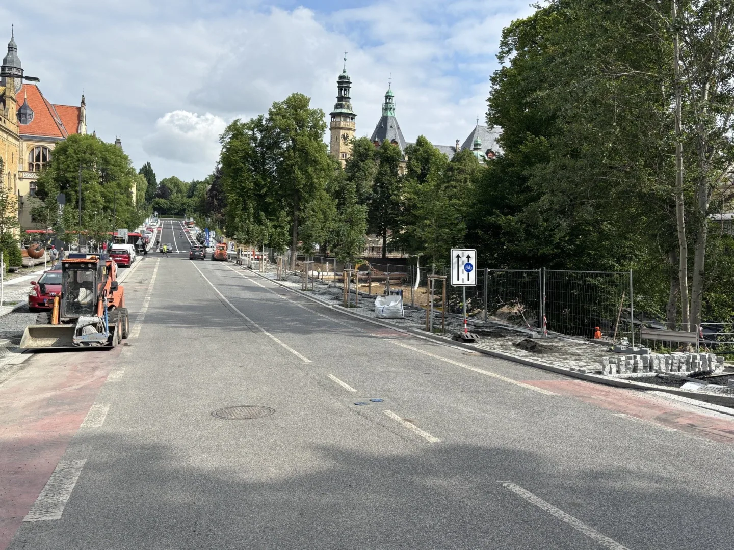 Vítězná ulice v Liberci je průjezdná bez omezení, práce především na přilehlém parku pokračují