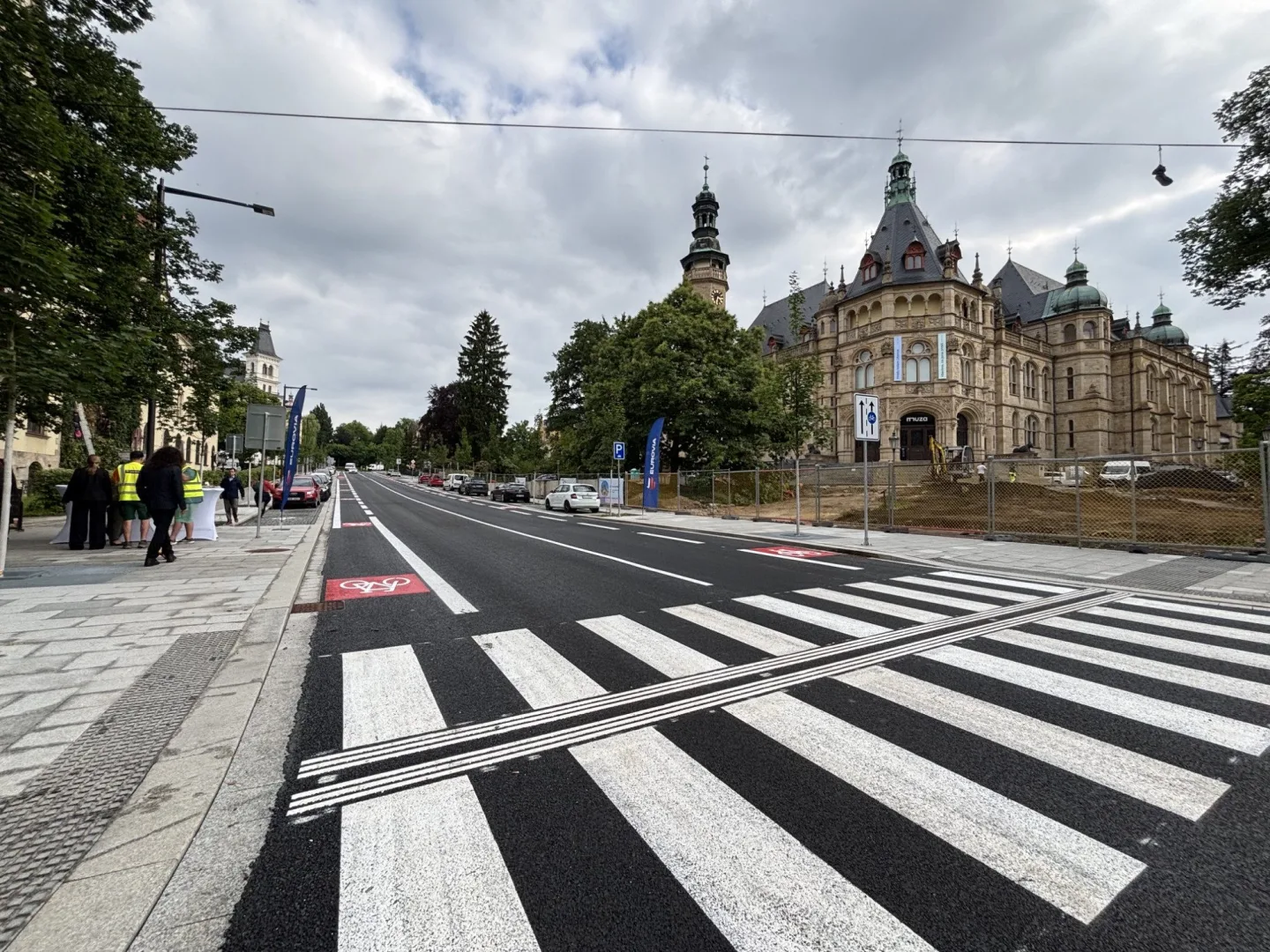 Vítězná ulice v Liberci je průjezdná bez omezení, práce především na přilehlém parku pokračují