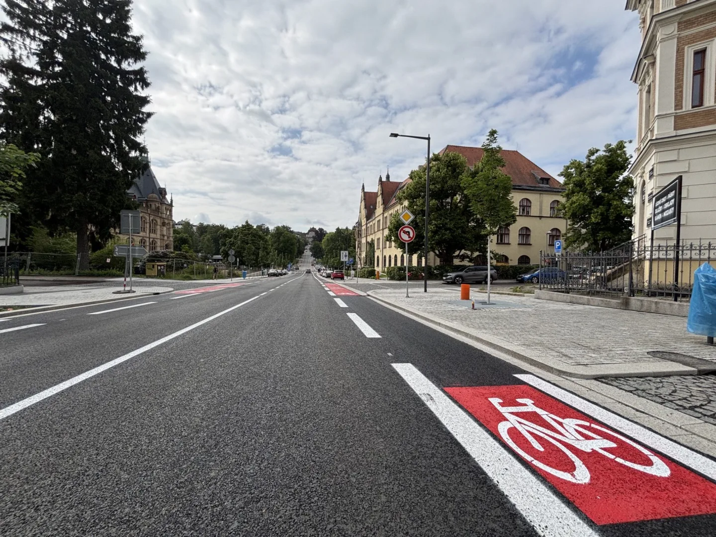 Vítězná ulice v Liberci je průjezdná bez omezení, práce především na přilehlém parku pokračují