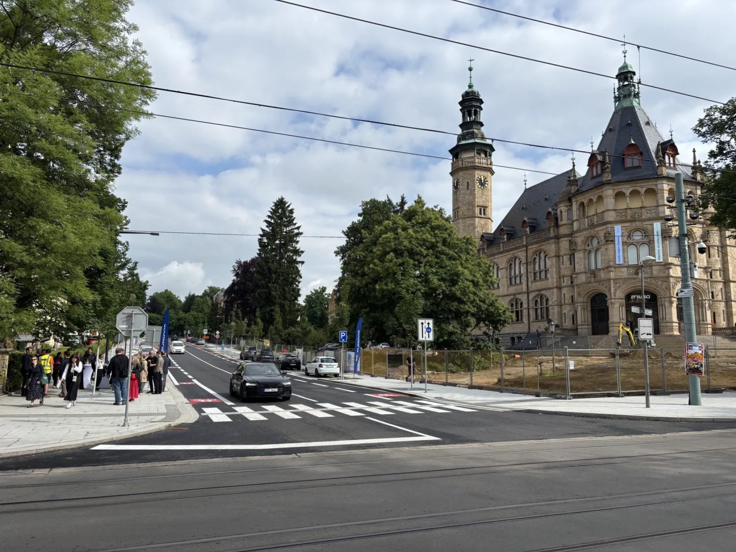 Vítězná ulice v Liberci je průjezdná bez omezení, práce především na přilehlém parku pokračují