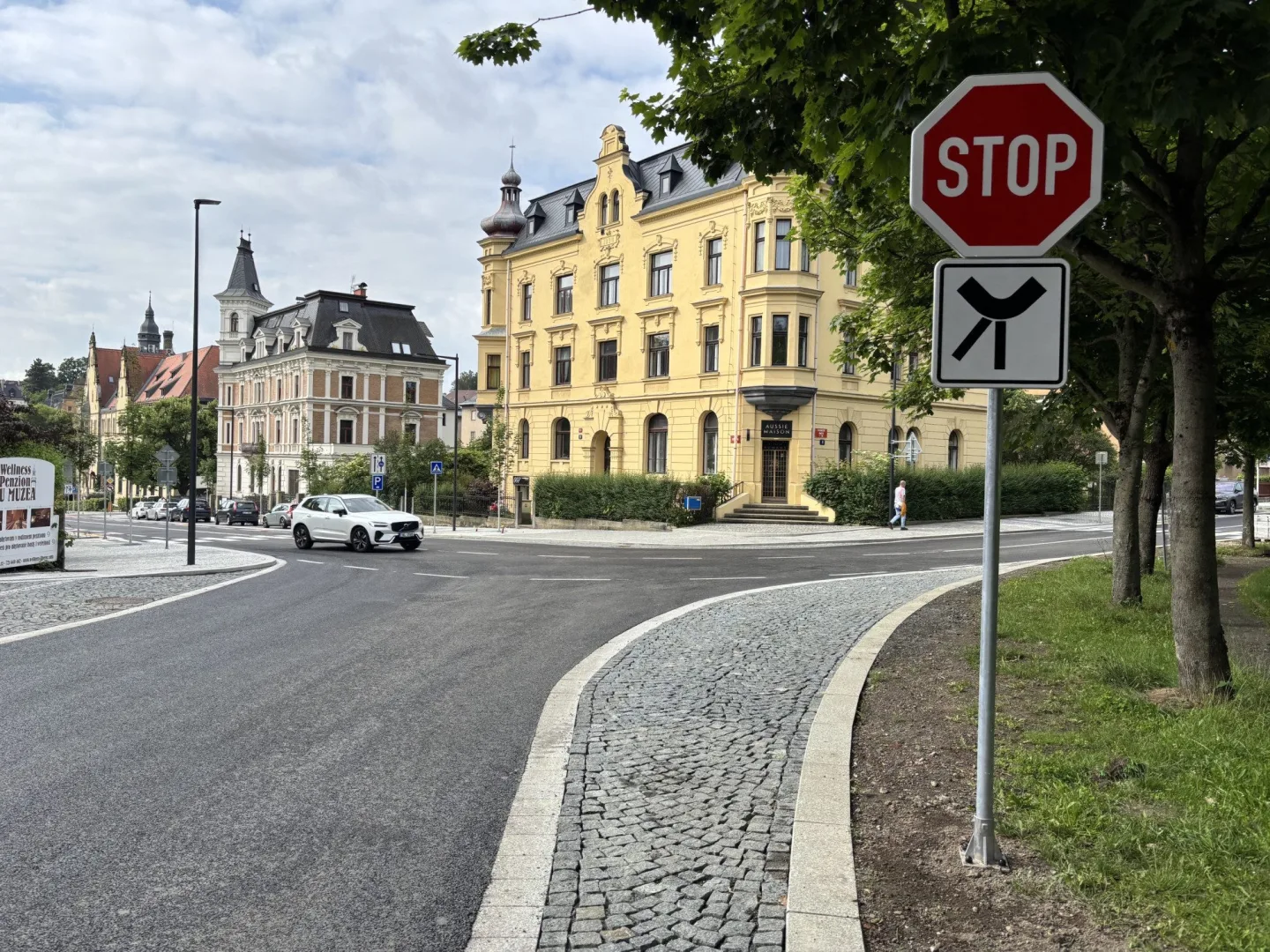 Vítězná ulice v Liberci je průjezdná bez omezení, práce především na přilehlém parku pokračují