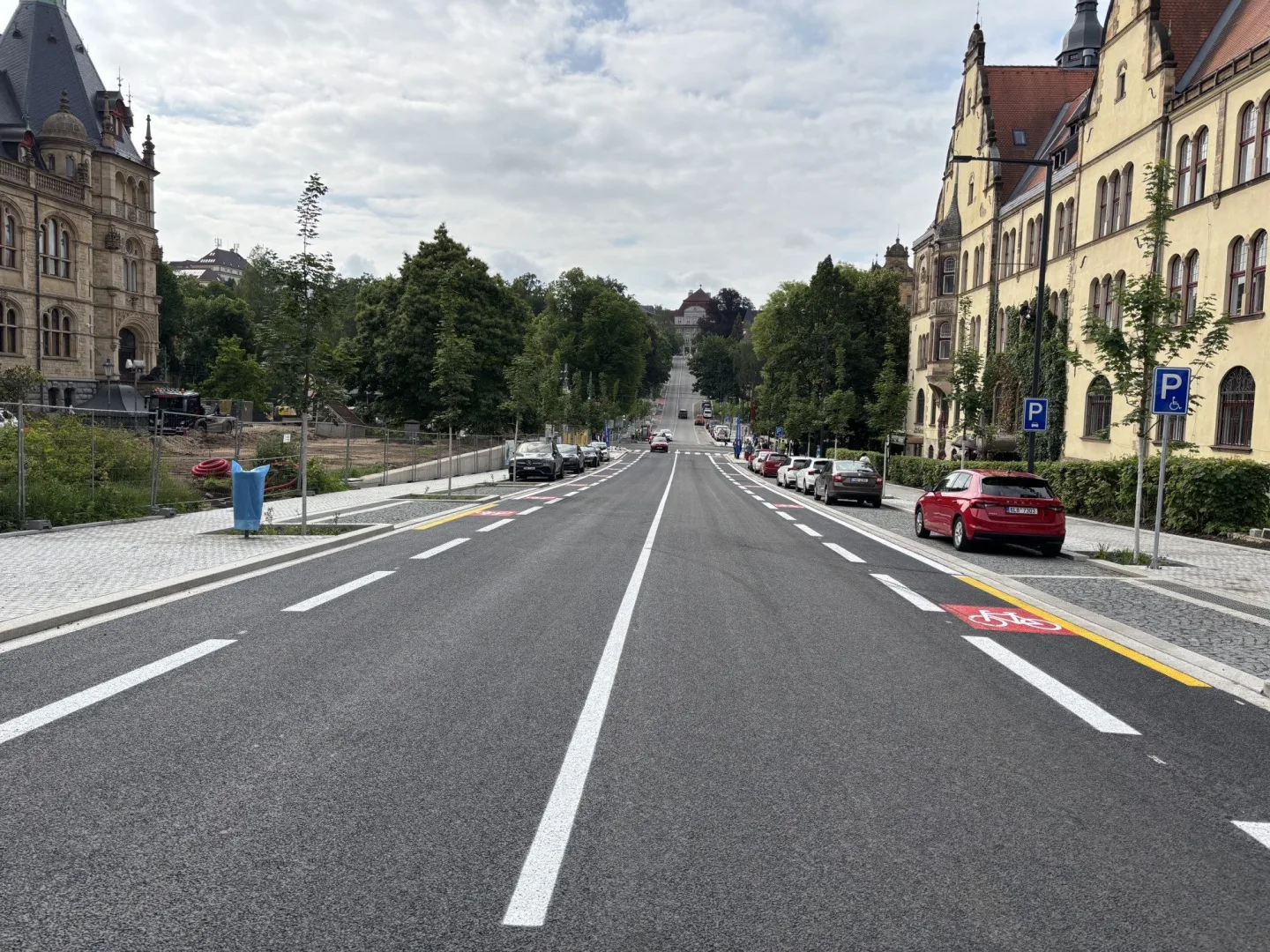 Vítězná ulice v Liberci je průjezdná bez omezení, práce především na přilehlém parku pokračují