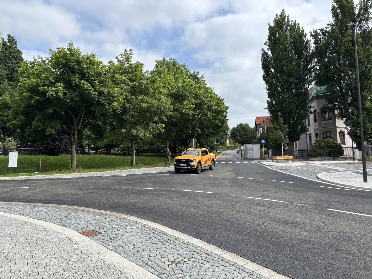 Vítězná ulice v Liberci je průjezdná bez omezení, práce především na přilehlém parku pokračují