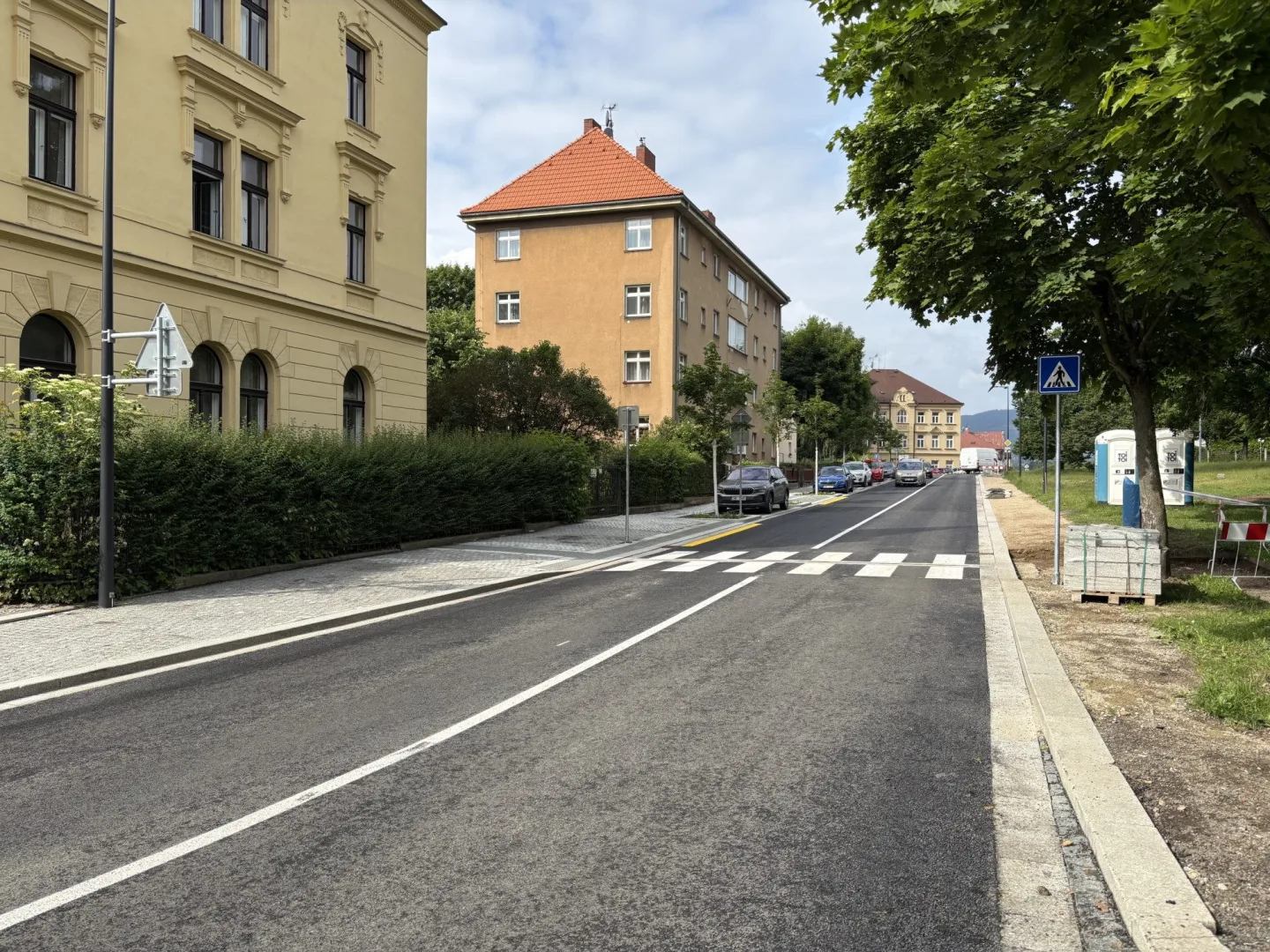 Vítězná ulice v Liberci je průjezdná bez omezení, práce především na přilehlém parku pokračují