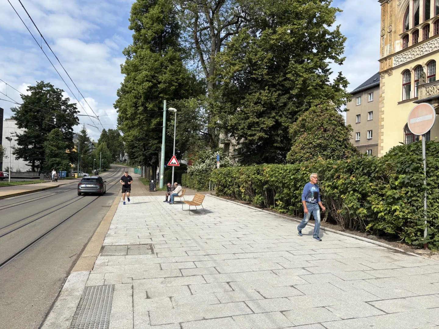 Vítězná ulice v Liberci je průjezdná bez omezení, práce především na přilehlém parku pokračují