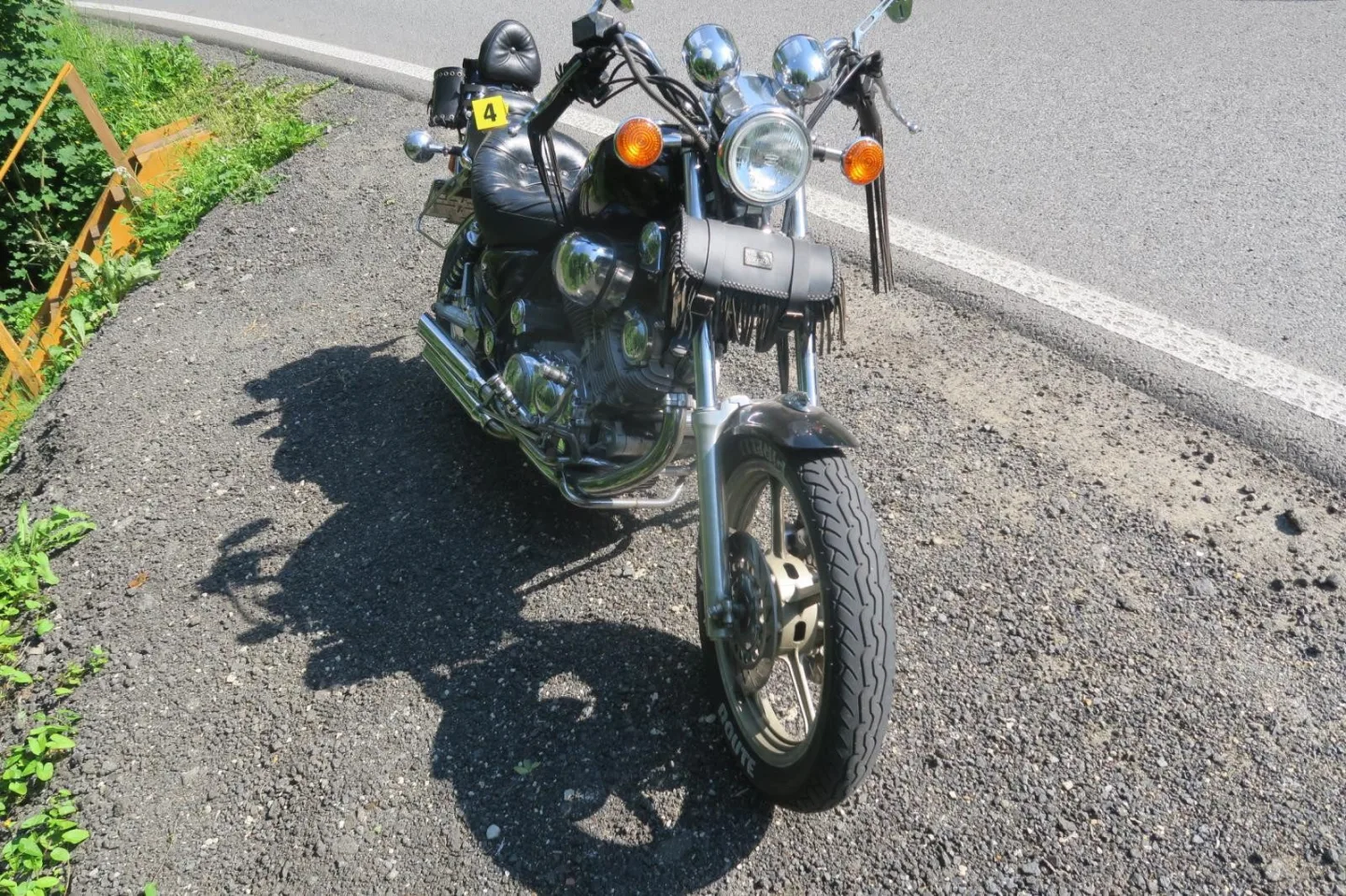 Motorkář se v Lučanech lekl protijedoucího auta. Prudce zabrzdil a havaroval