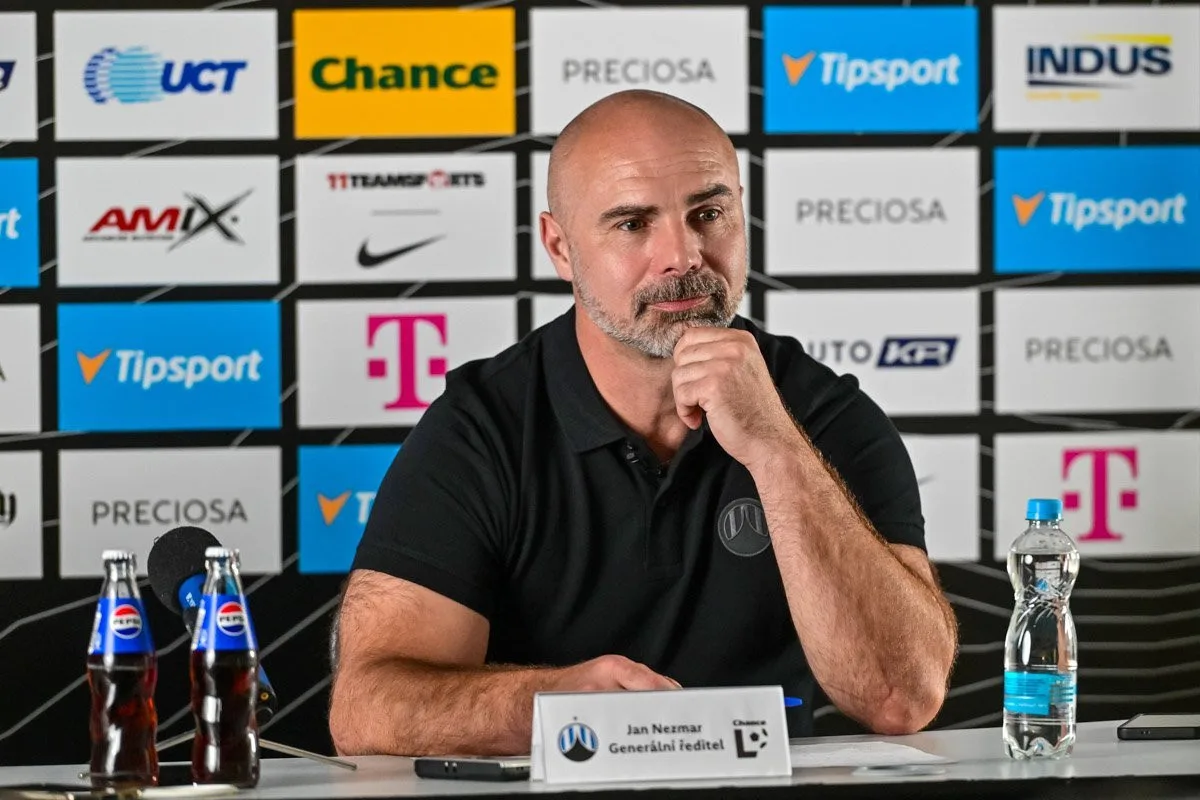 Slovan novou sezonu začne na hybridu. Věříme, že pomůže terénu i hře, řekl Nezmar