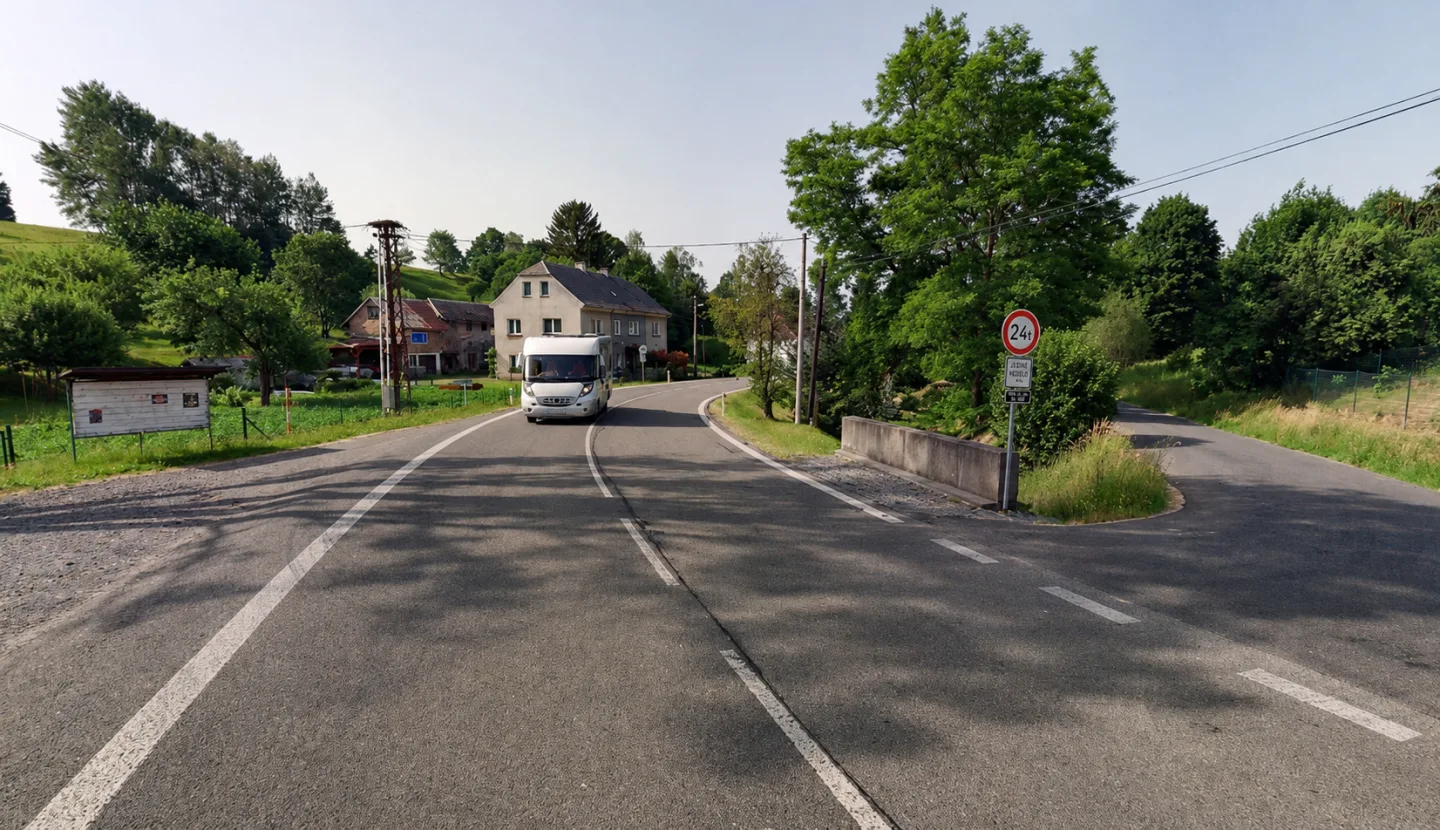 Řidiče čekají další omezení, silničáři opraví most na silnici I/13