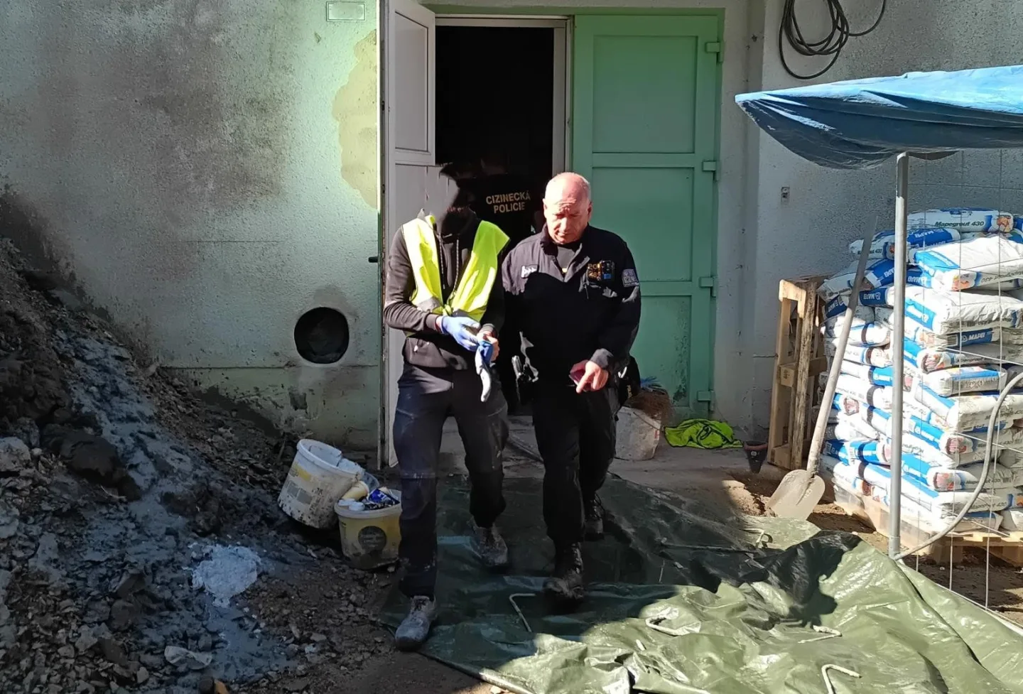 Policejní kontroly na stavbách. Sedm cizinců v Libereckém kraji pracovalo nelegálně