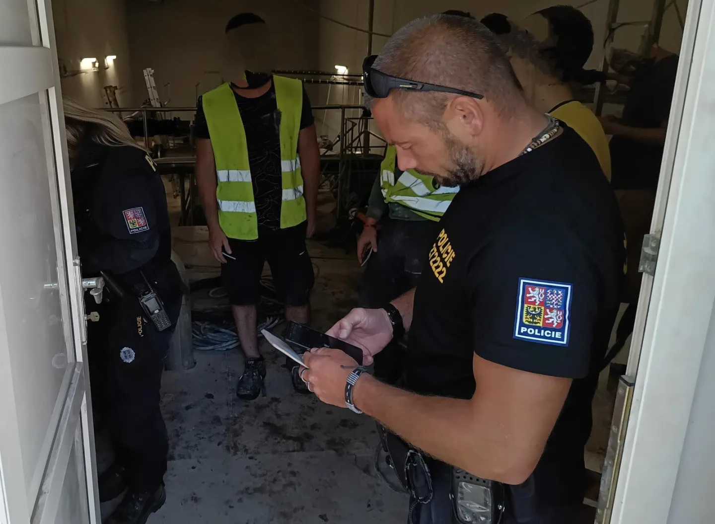 Policejní kontroly na stavbách. Sedm cizinců v Libereckém kraji pracovalo nelegálně