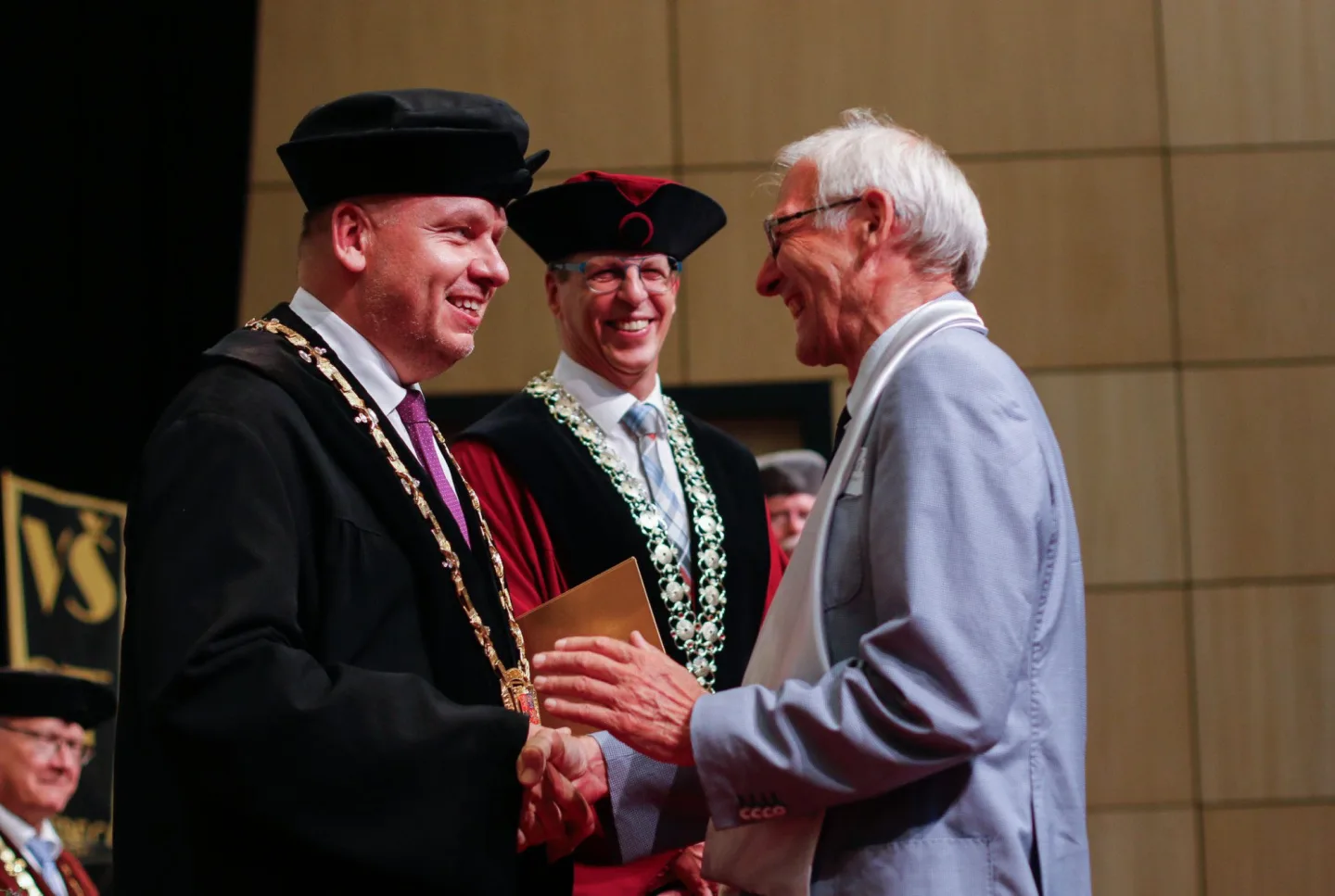 Historicky první zlaté promoce na liberecké univerzitě: Absolventi se vrátili po padesáti letech
