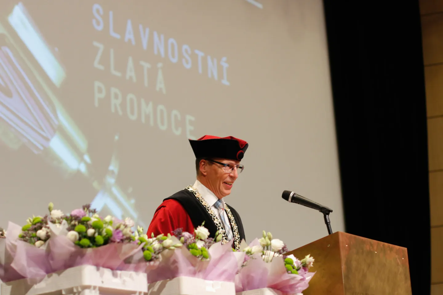Historicky první zlaté promoce na liberecké univerzitě: Absolventi se vrátili po padesáti letech