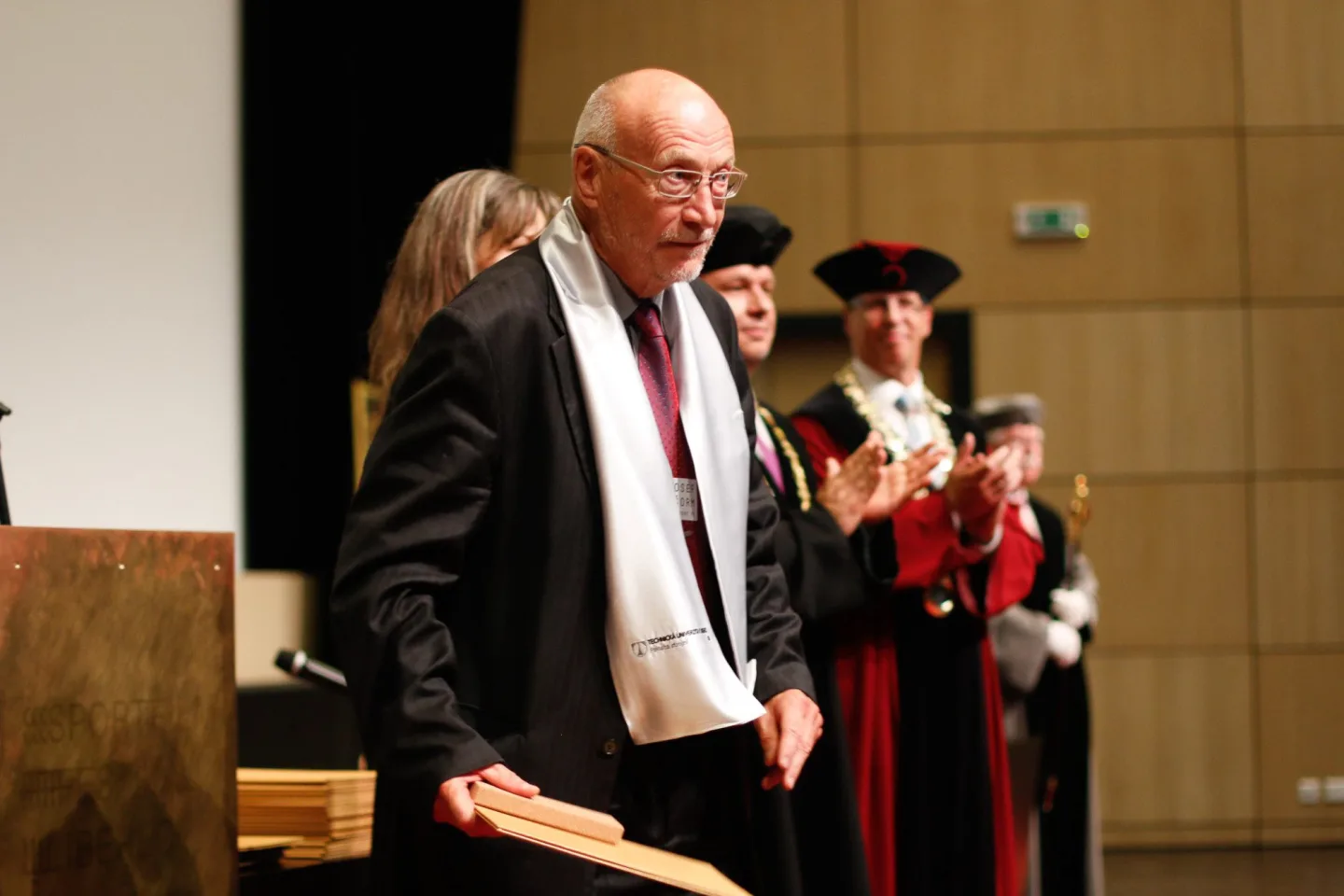 Historicky první zlaté promoce na liberecké univerzitě: Absolventi se vrátili po padesáti letech