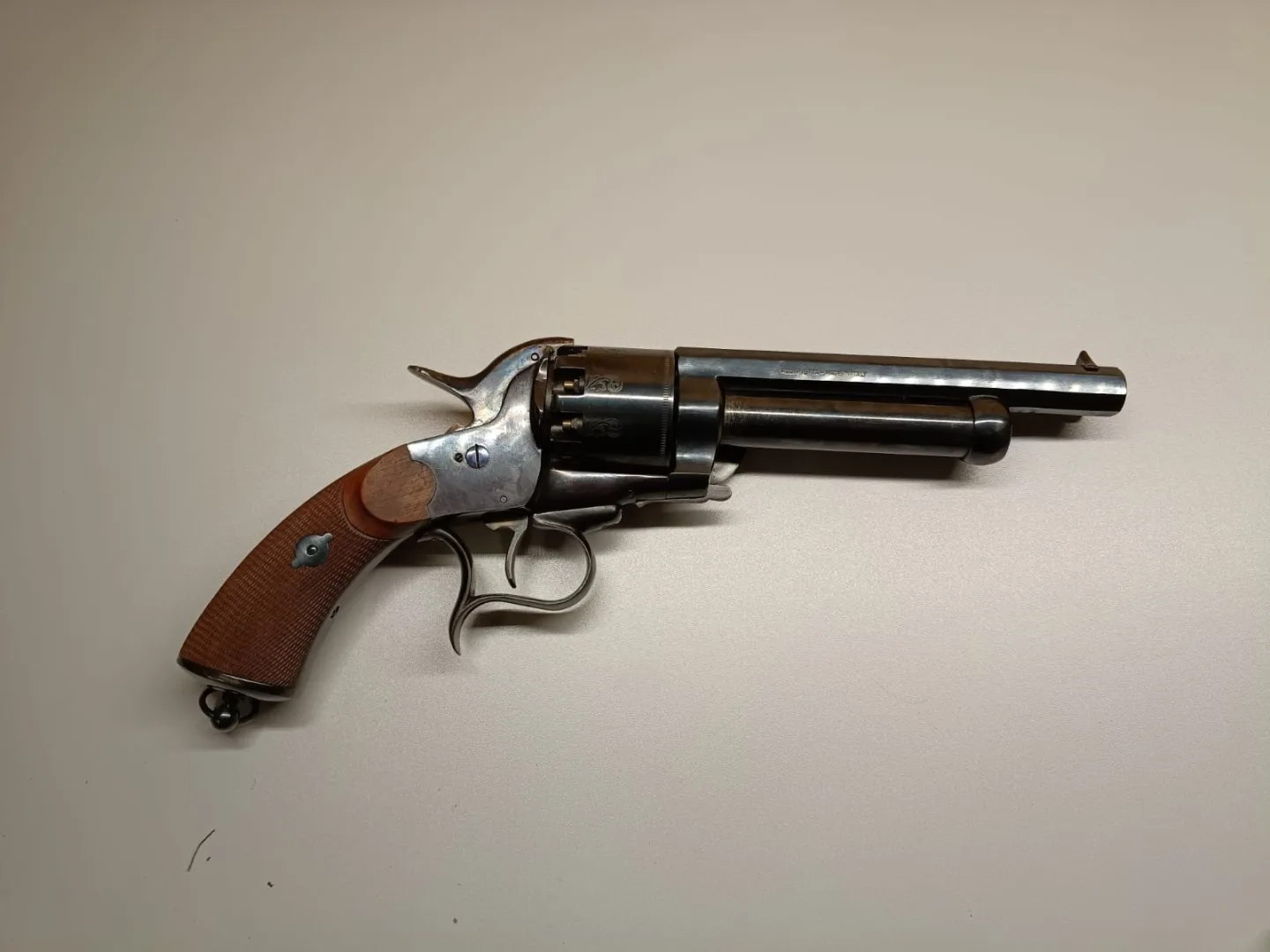 historický perkusní revolver