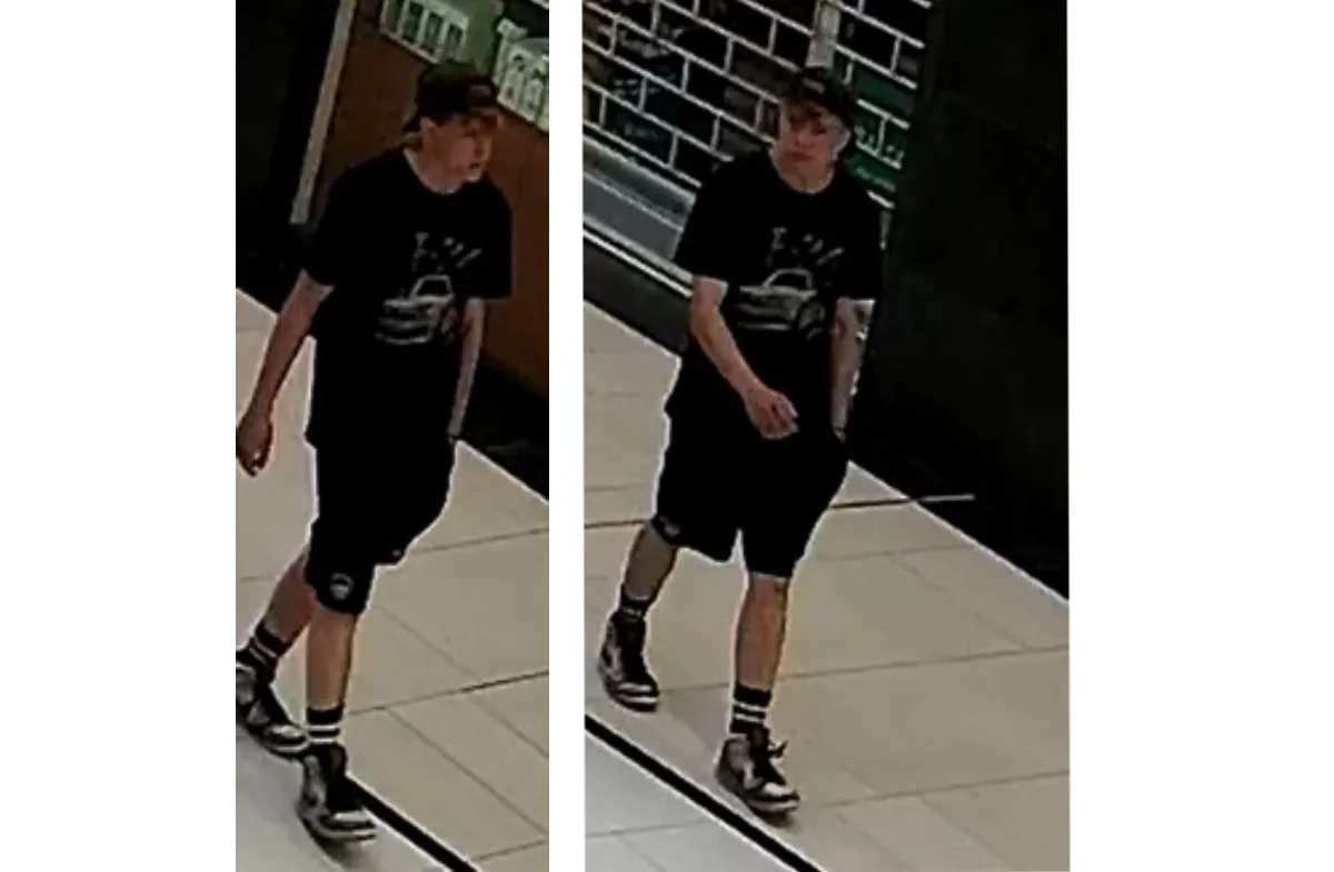 Pěstí praštil do samootevíracích dveří obchoďáku a rozbil je. Policie hledá svědka události z fotek