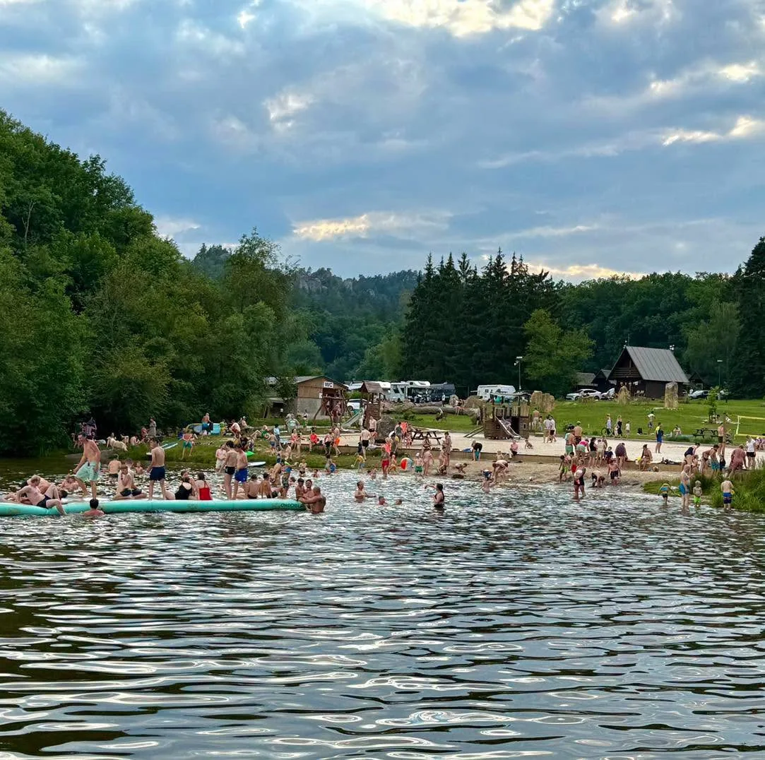 Většina koupališť v Libereckém kraji má výbornou kvalitu vody ke koupání