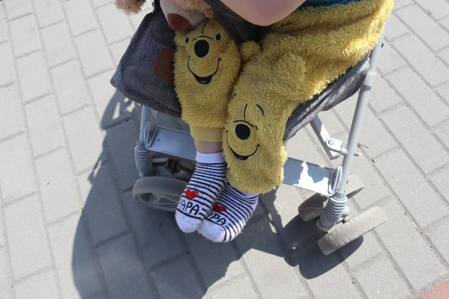 Motocyklista na přechodu v Lípě narazil do kočárku s dítětem.