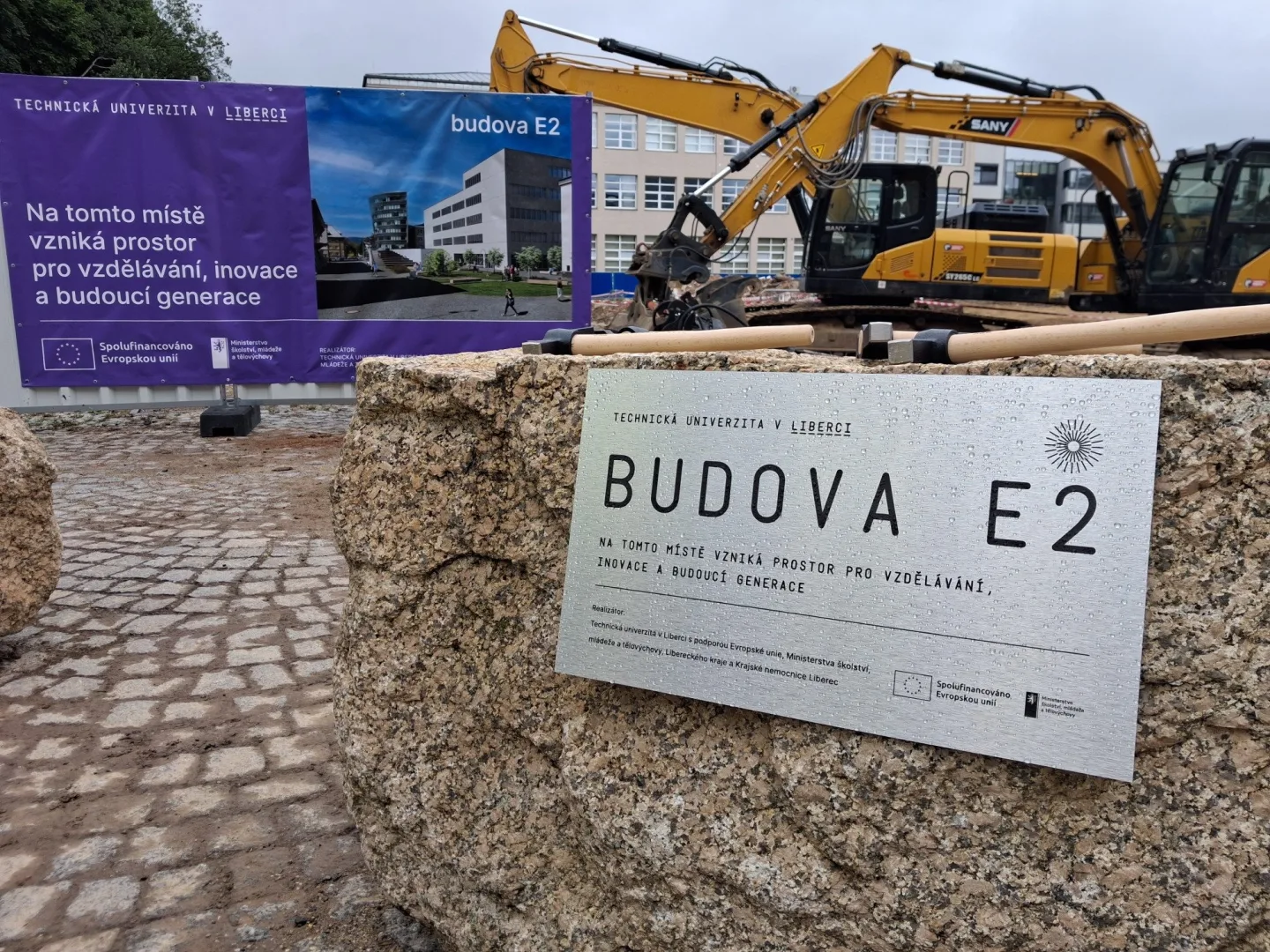 V Liberci začala stavba budovy za půl miliardy. Přestěhuje se sem fakulta i knihovna