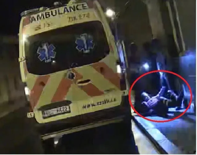 Útok na záchranáře na Českolipsku: Zatímco lékařka zachraňovala život, řidiče sanitky srazili k zemi