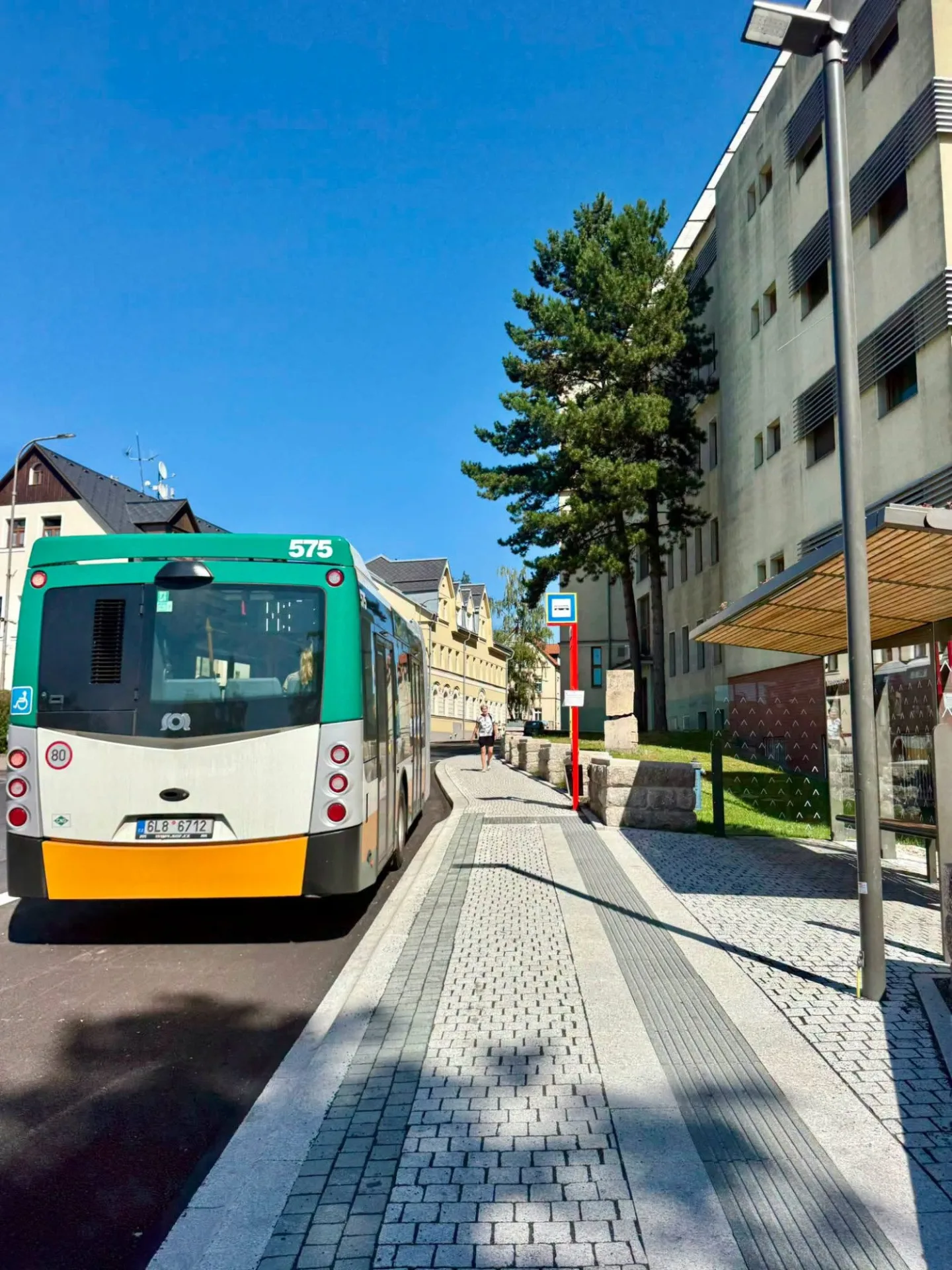 Autobusová zastávka u liberecké nemocnice konečně slouží cestujícím