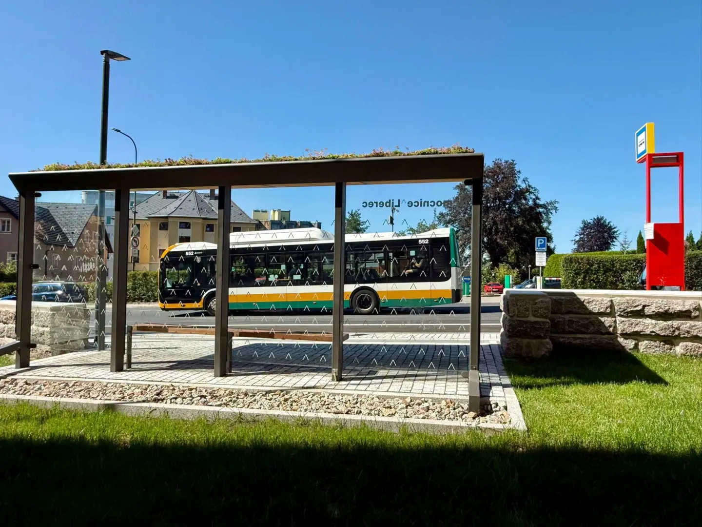 Autobusová zastávka u liberecké nemocnice konečně slouží cestujícím