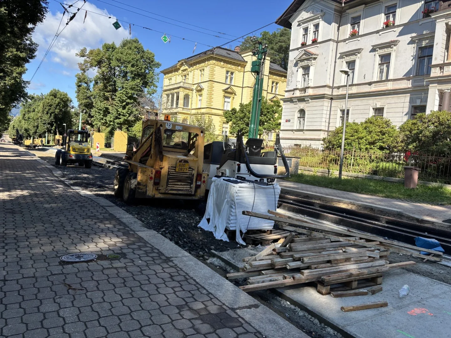 Stamilionová investice do tramvajových kolejí: V Masarykově ulici se staví a posouvají se zastávky