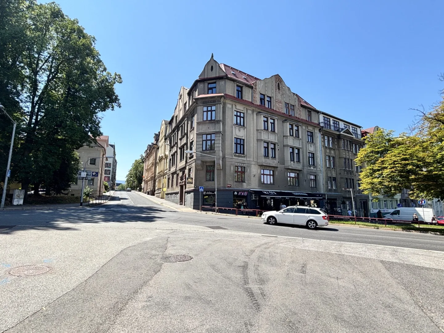 Konec nebezpečným křižovatkám. Liberec zahájil proměnu Tržního náměstí
