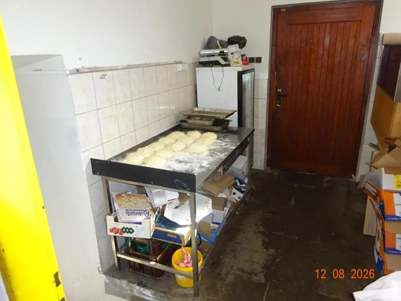 Špína, odpadky a hrozba škůdců. Inspekce v Kořenově zavřela část restaurace U Zvonku